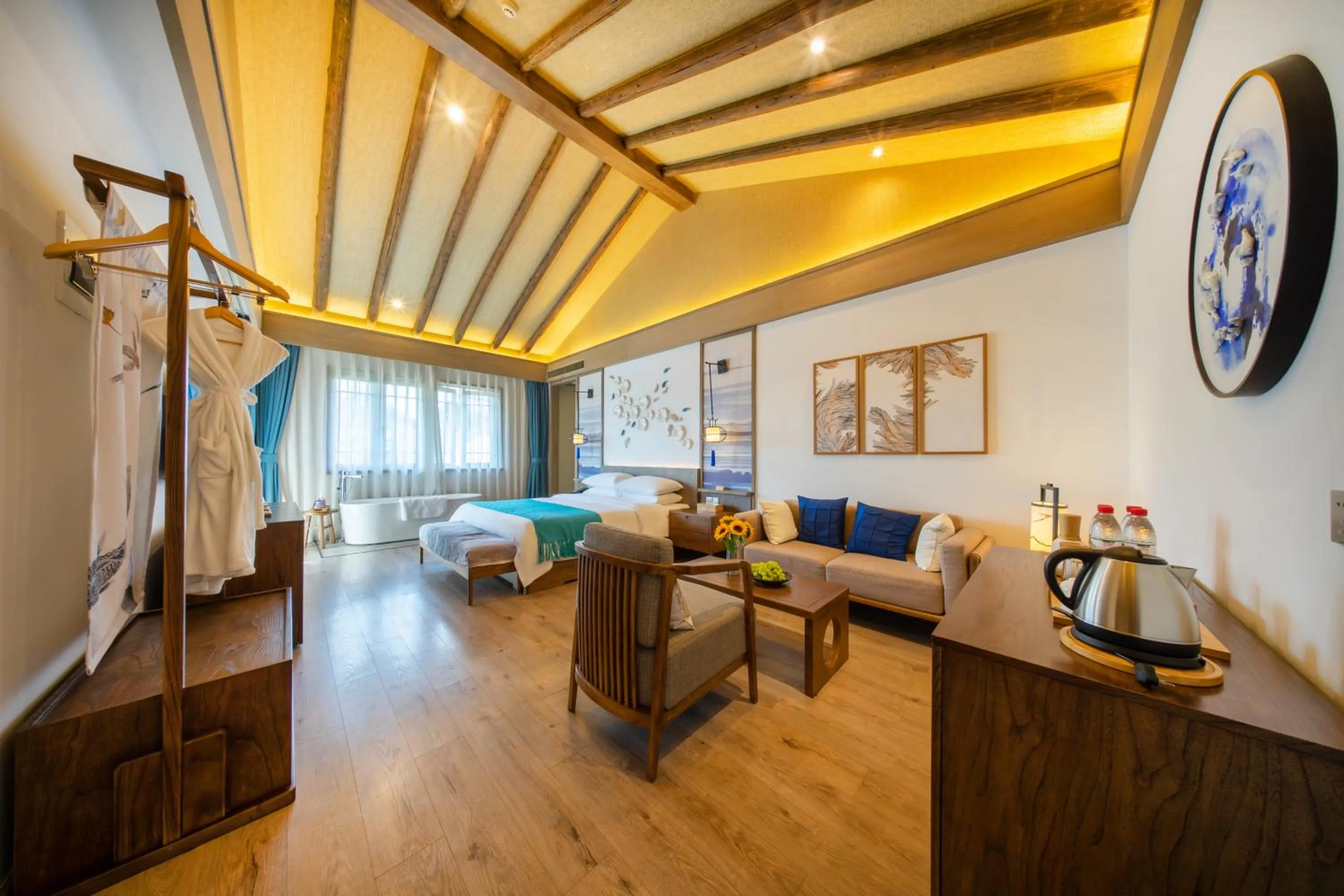 Blossom Hill Yuejingzhuang Hotel