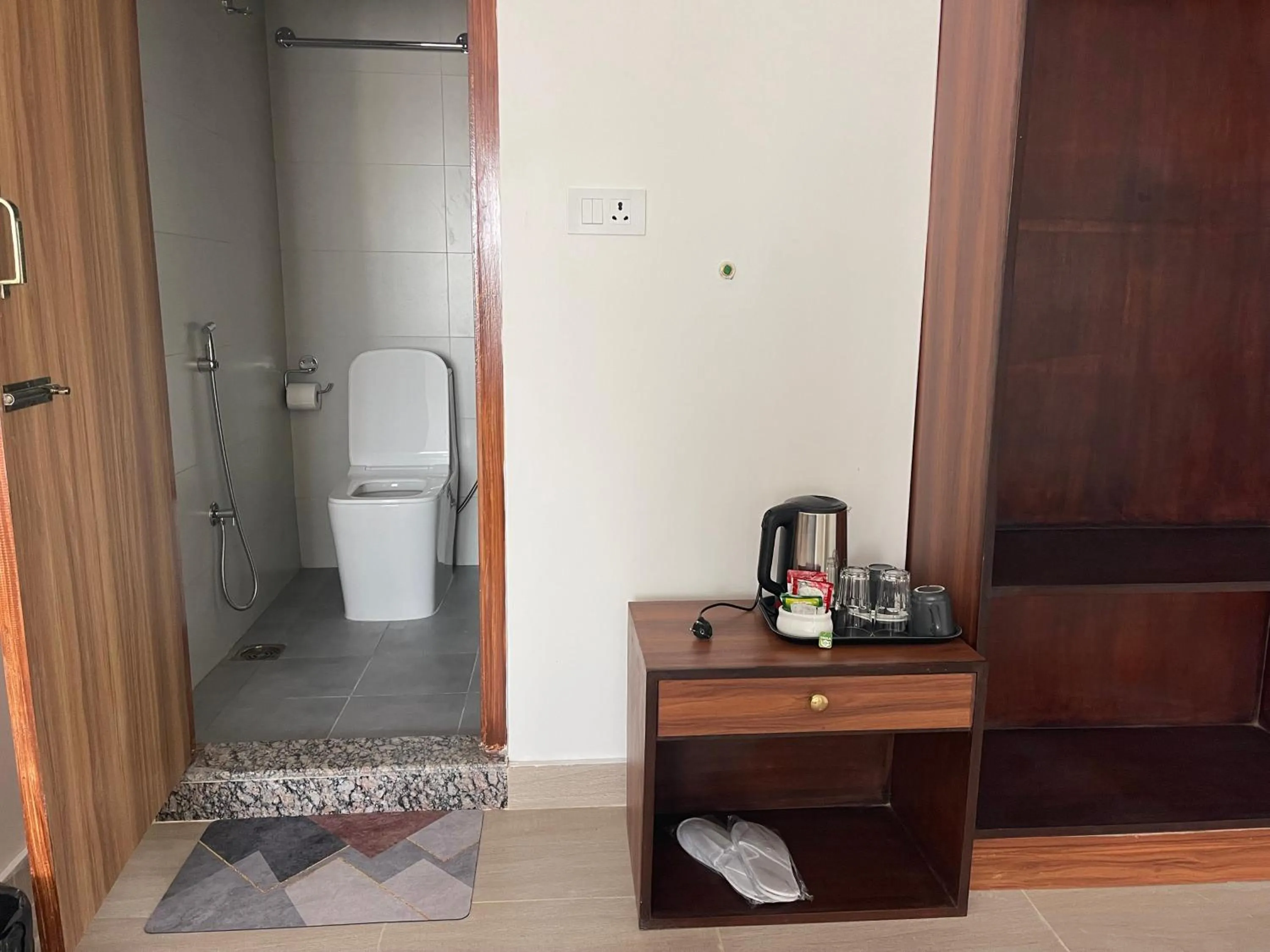 Coffee/tea facilities in Little Buddha Inn