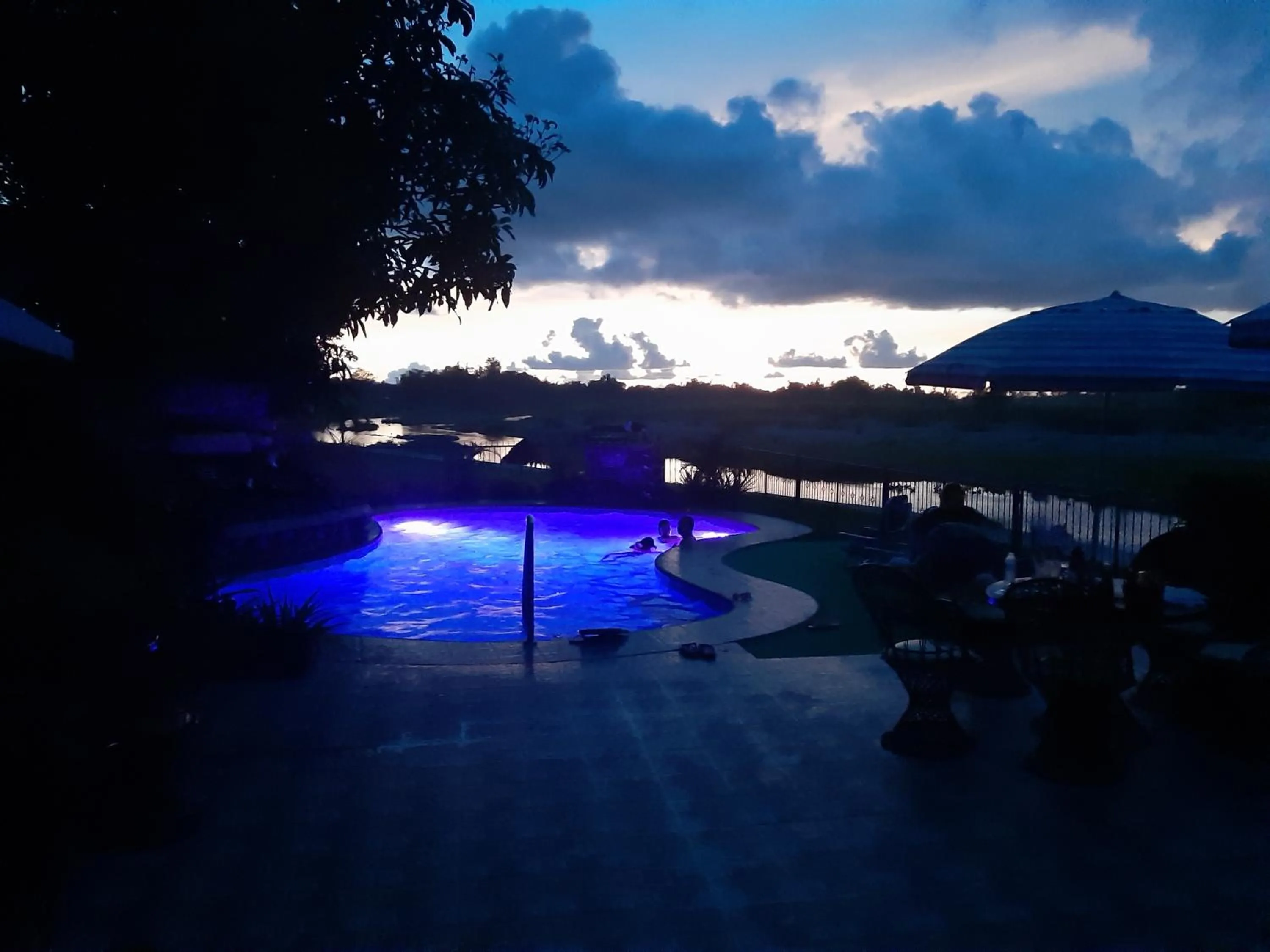 Monty's Riverside View Resort
