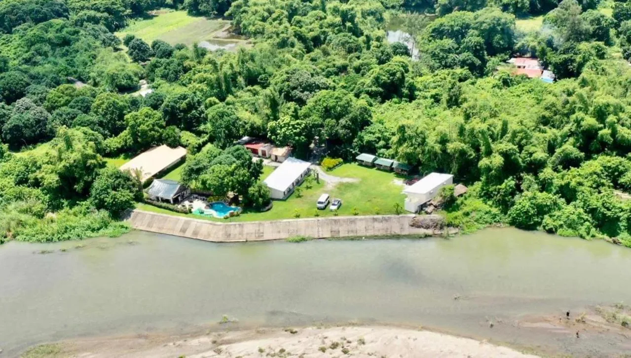 Monty's Riverside View Resort