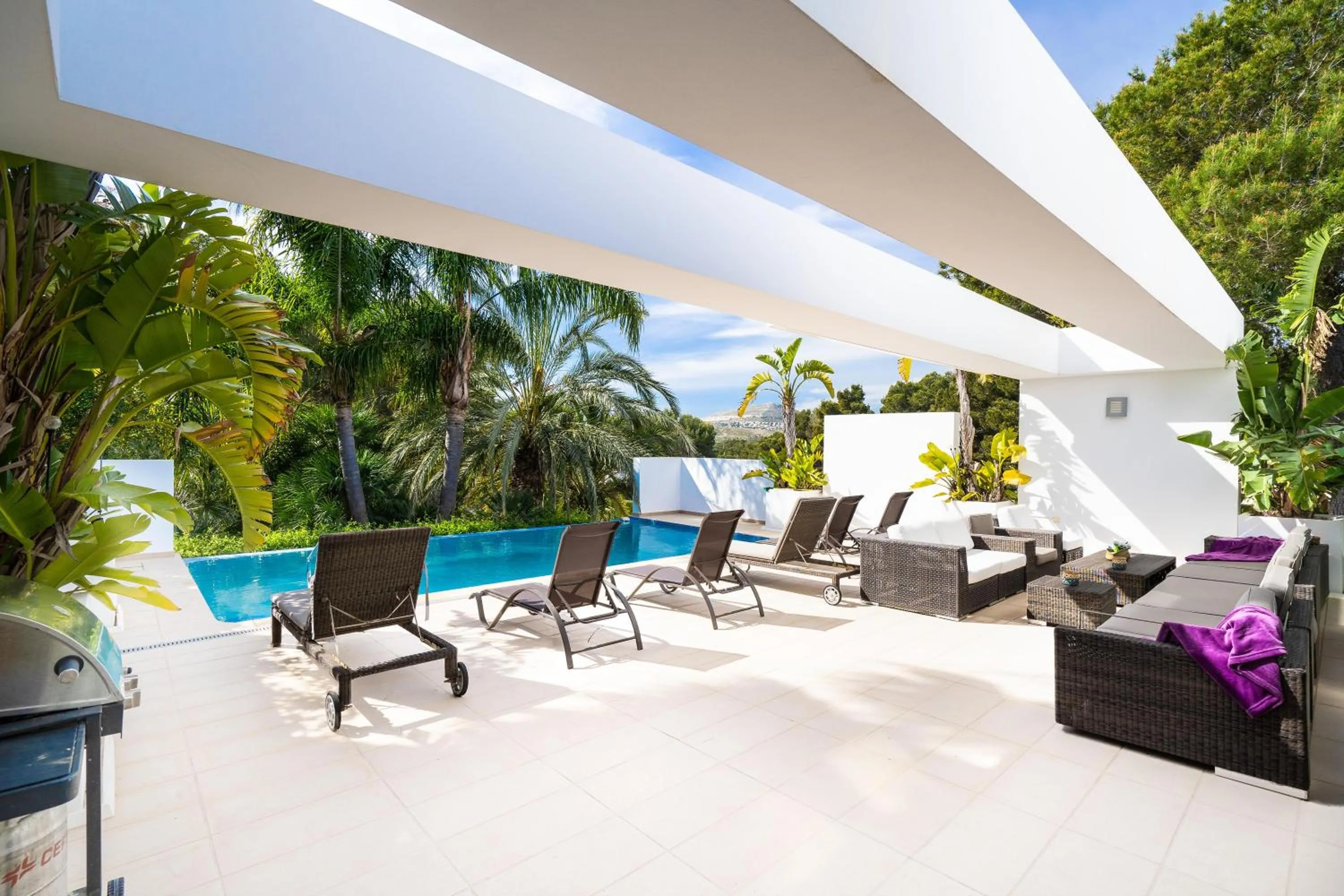 Casa Elche by Aguilarent