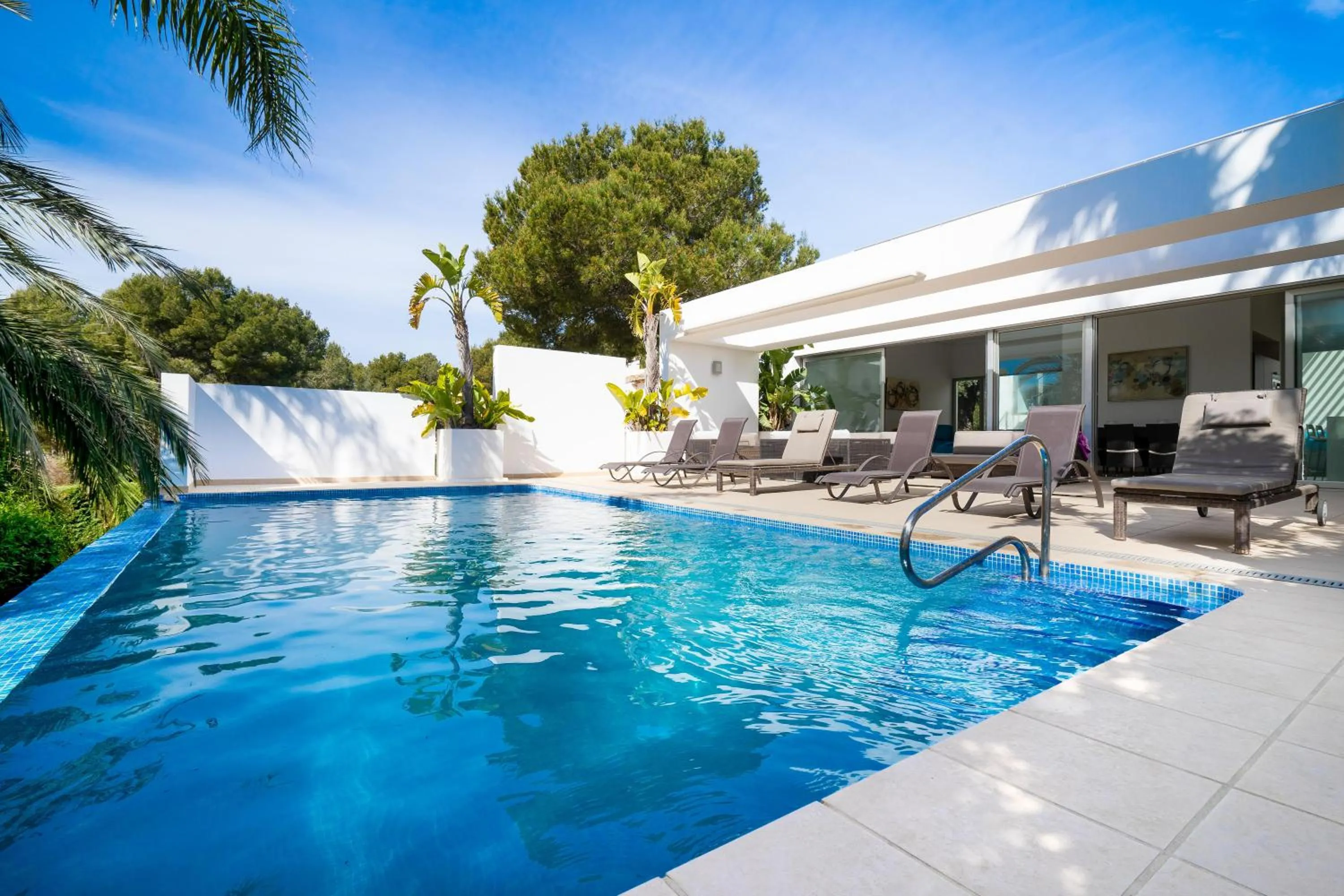 Casa Elche by Aguilarent
