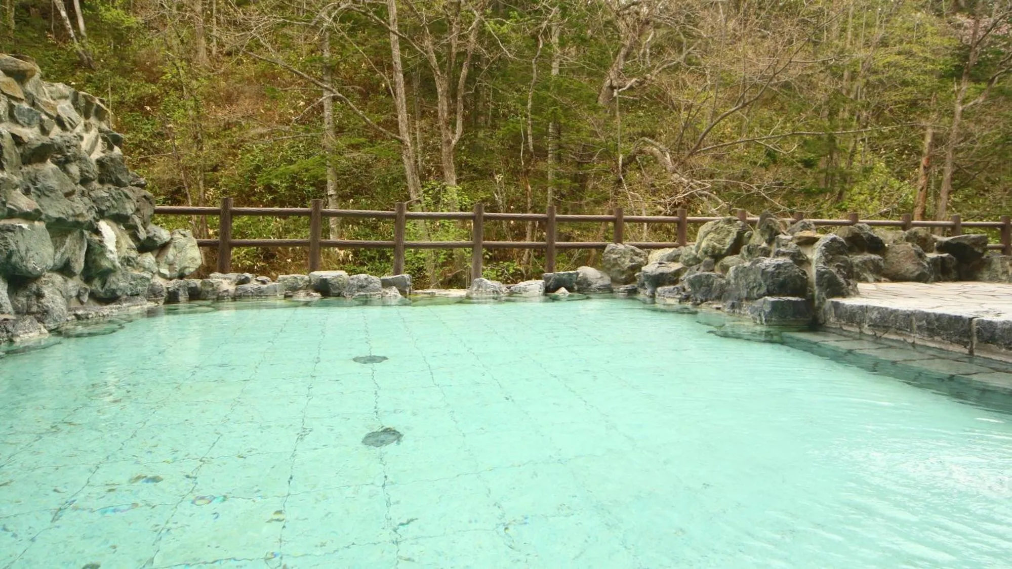Open Air Bath in Tomuraushionsen Higashi Taisetsuso