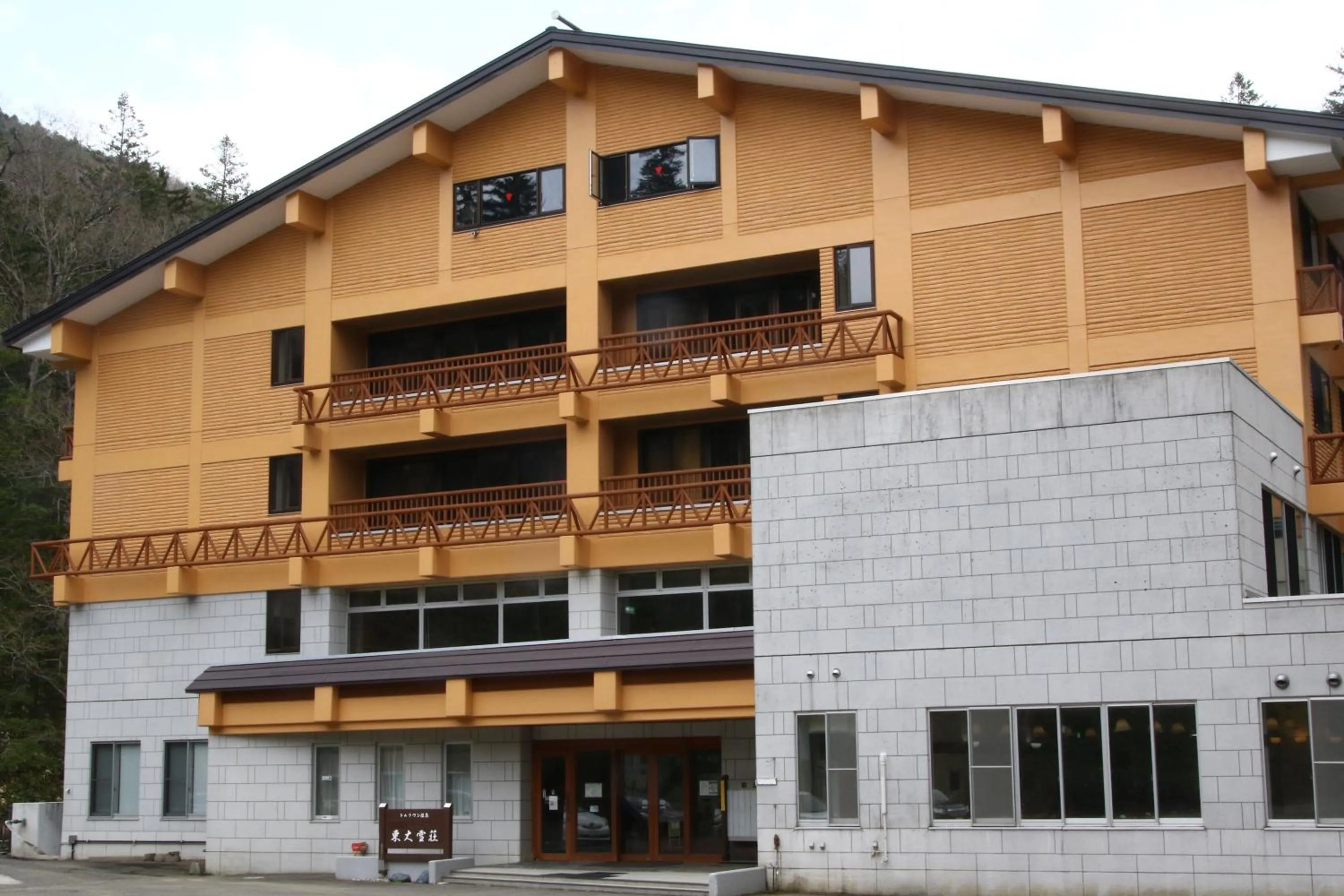 Property building in Tomuraushionsen Higashi Taisetsuso