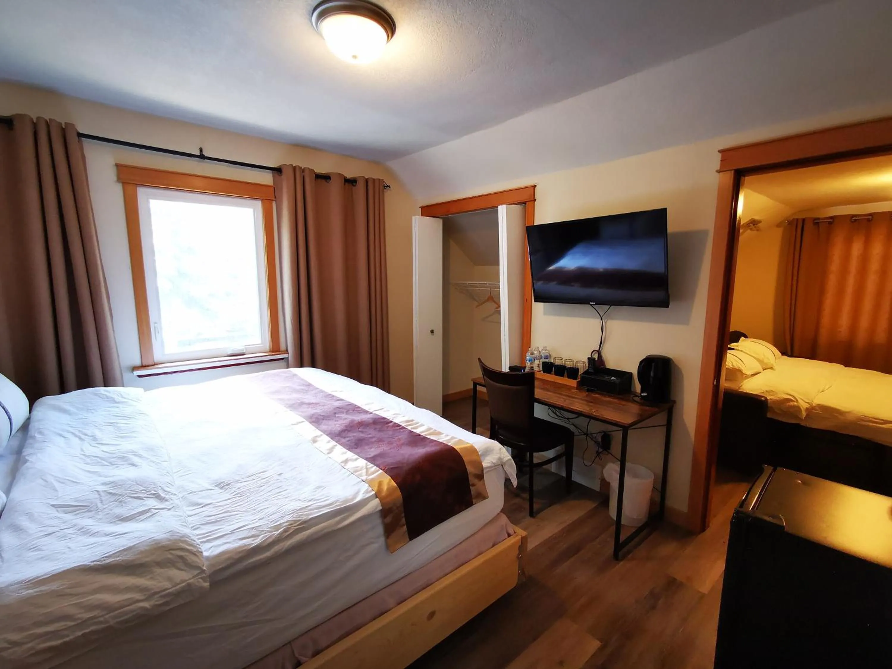 Bed in Riverfront Estate Bed&Breakfast Banff