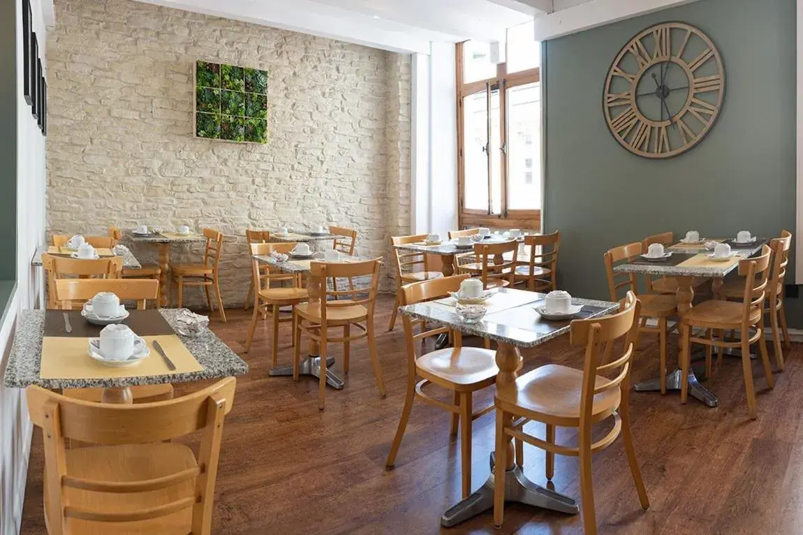 Food and drinks in Hôtel du Nord Food and drinks in Hôtel du Nord