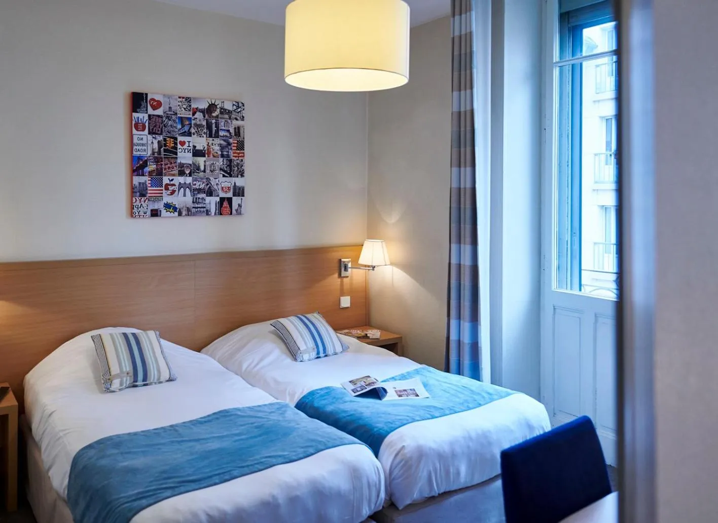 Photo of the whole room, Bed in Hôtel du Nord