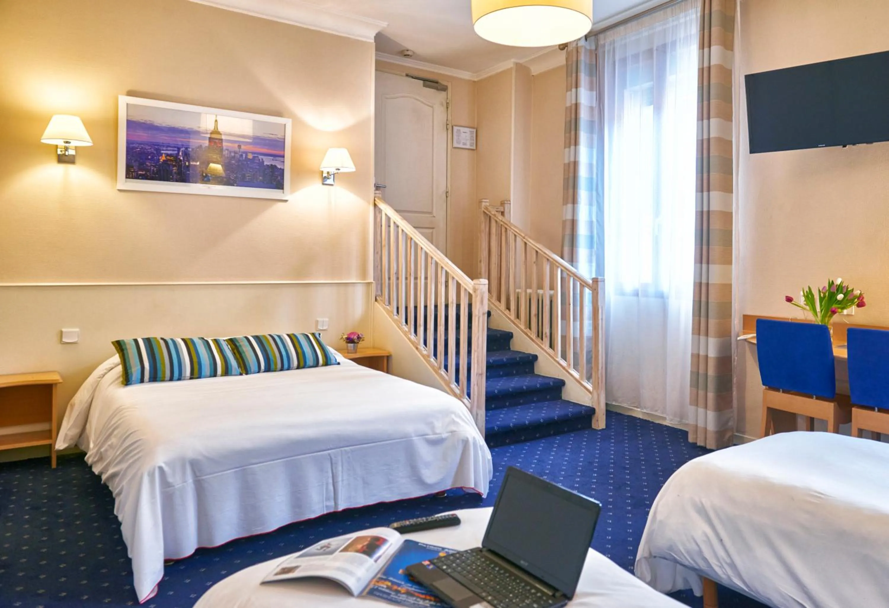 Photo of the whole room, Bed in Hôtel du Nord