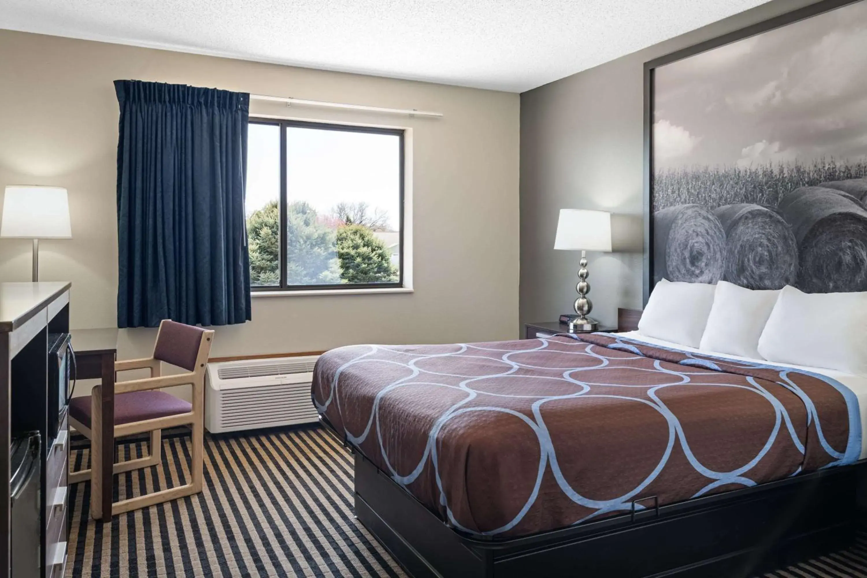 Queen Room - Non-Smoking in Super 8 by Wyndham Humboldt Queen Room - Non-Smoking in Super 8 by Wyndham Humboldt