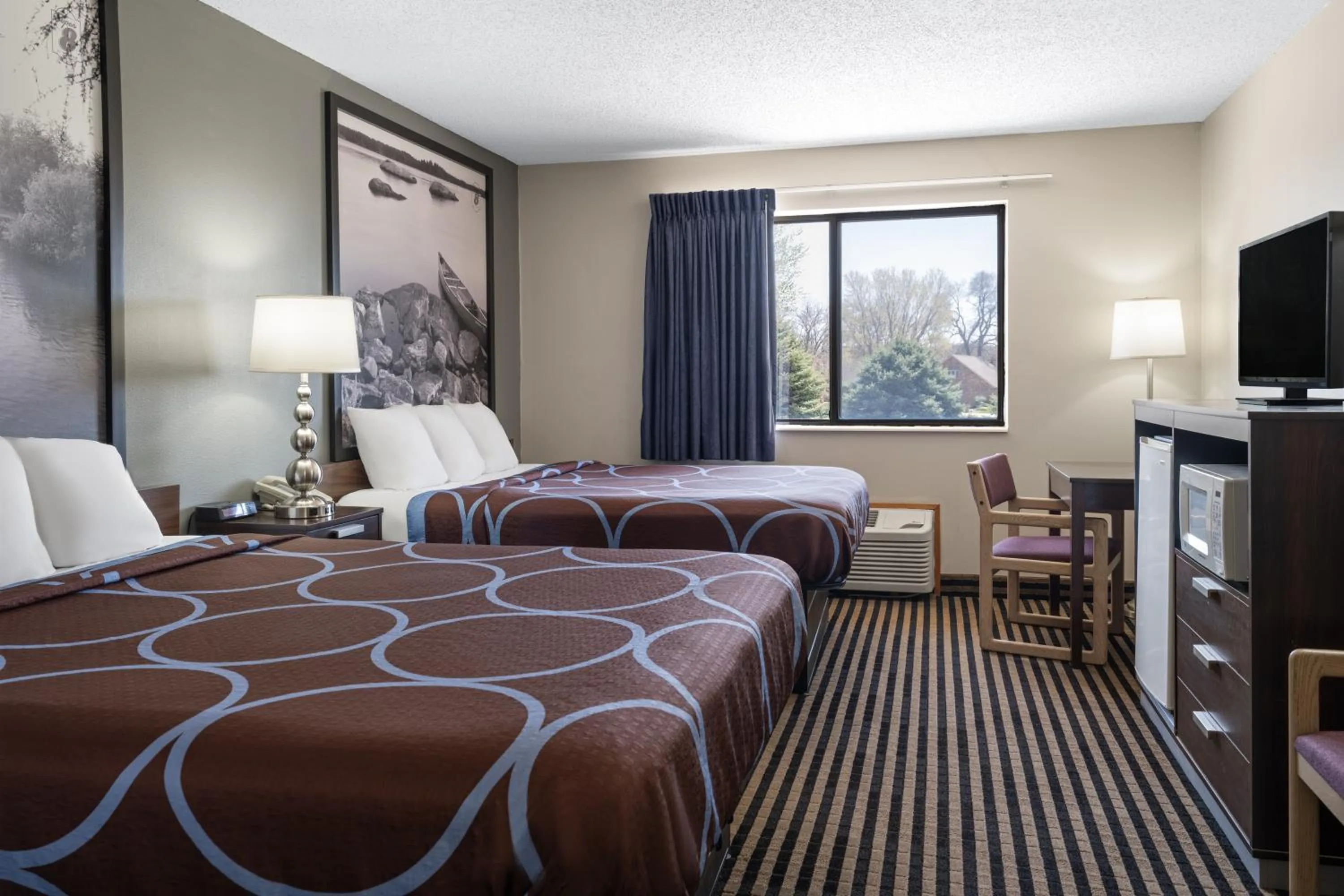 Bed in Super 8 by Wyndham Humboldt