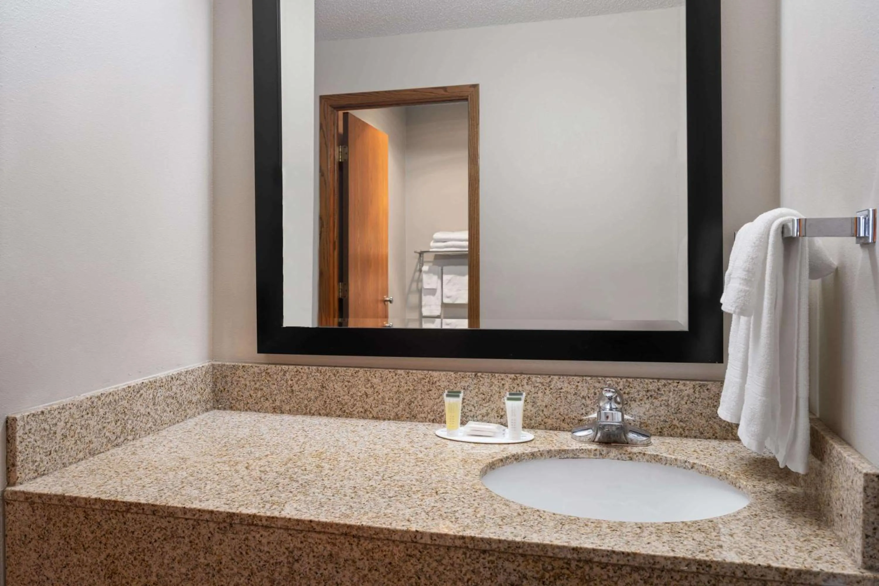 Photo of the whole room in Super 8 by Wyndham Humboldt