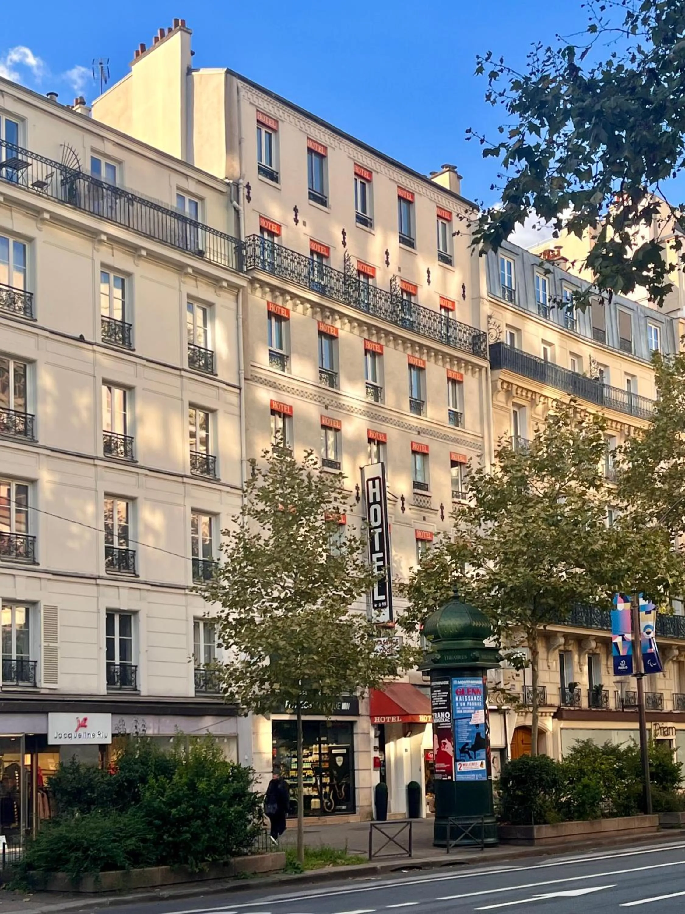 Property building in Hôtel Résidence Châtillon