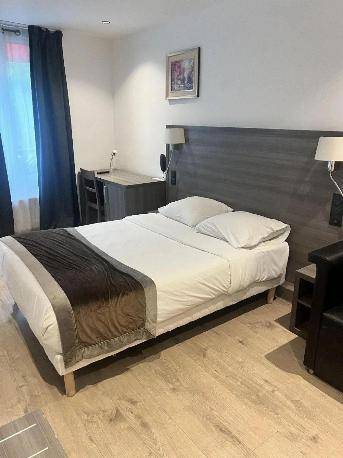 Photo of the whole room, Bed in Hôtel Résidence Châtillon