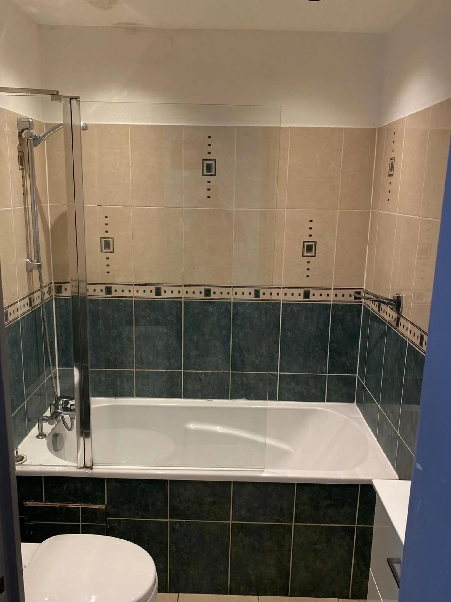 Bathroom in Hôtel Résidence Châtillon