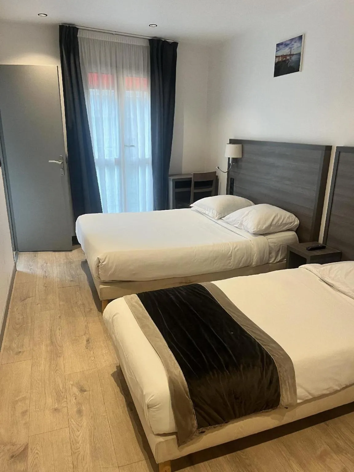 Bedroom, Bed in Hôtel Résidence Châtillon