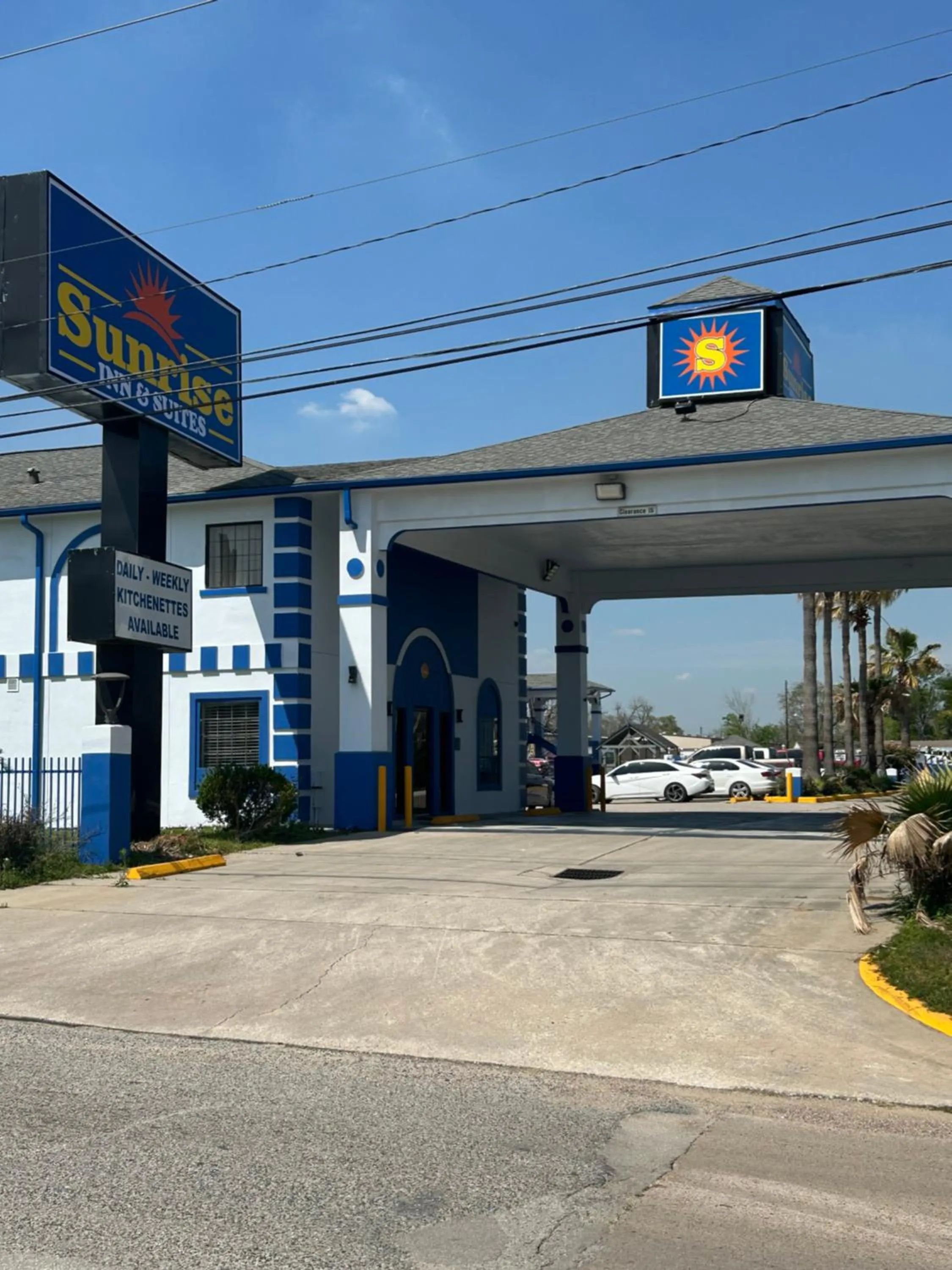 Property building in Sunrise Inn & Suites