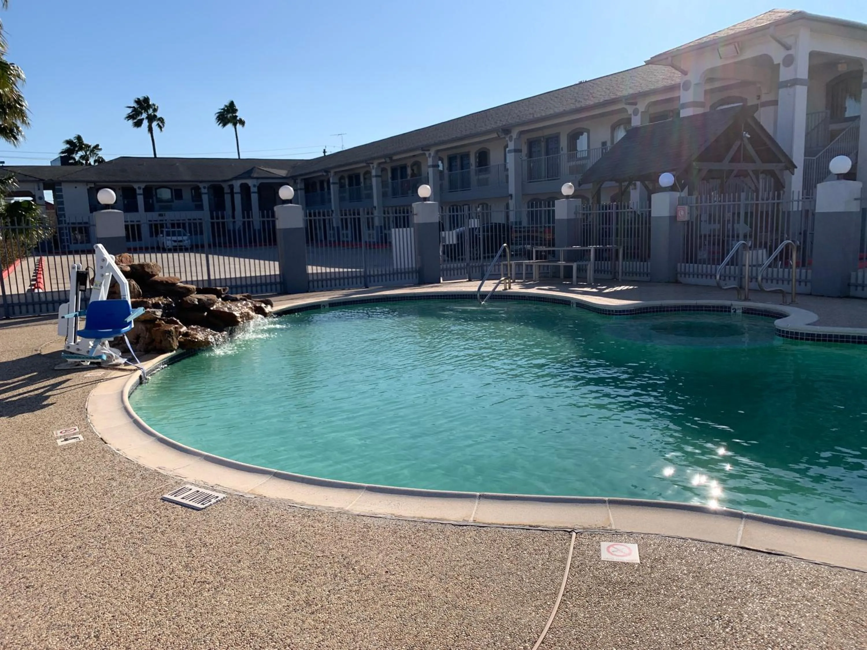 Property building in Sunrise Inn & Suites