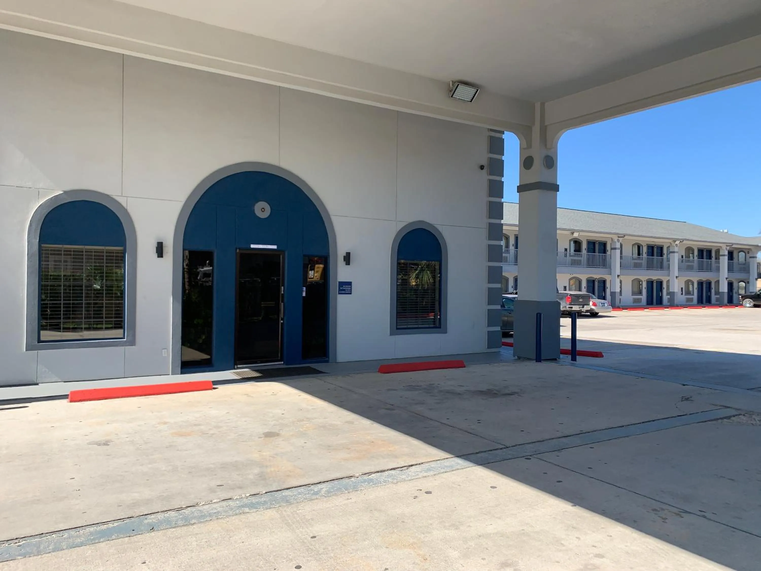 Facade/entrance in Sunrise Inn & Suites