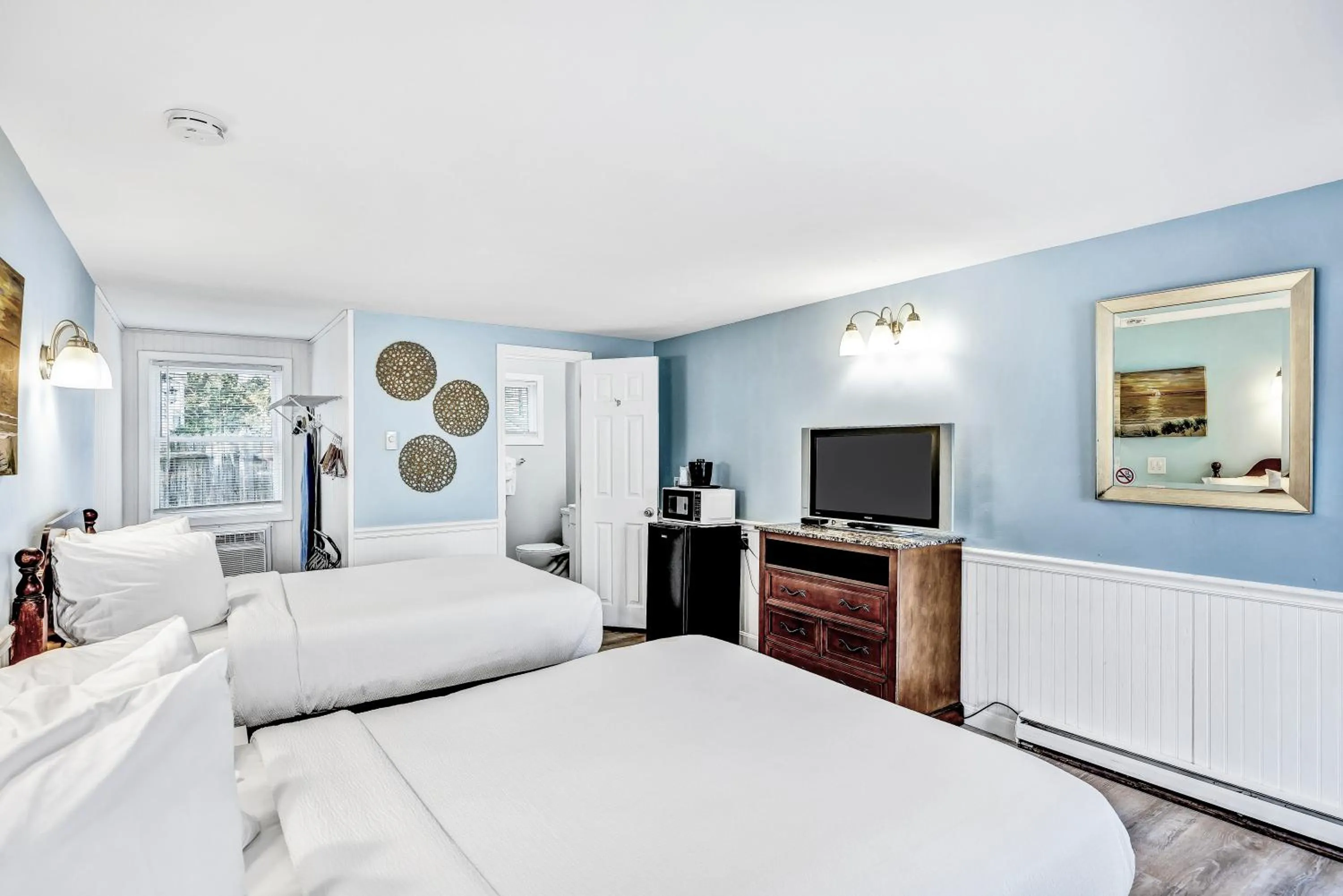 Photo of the whole room, Bed in Ocean Breeze Motel