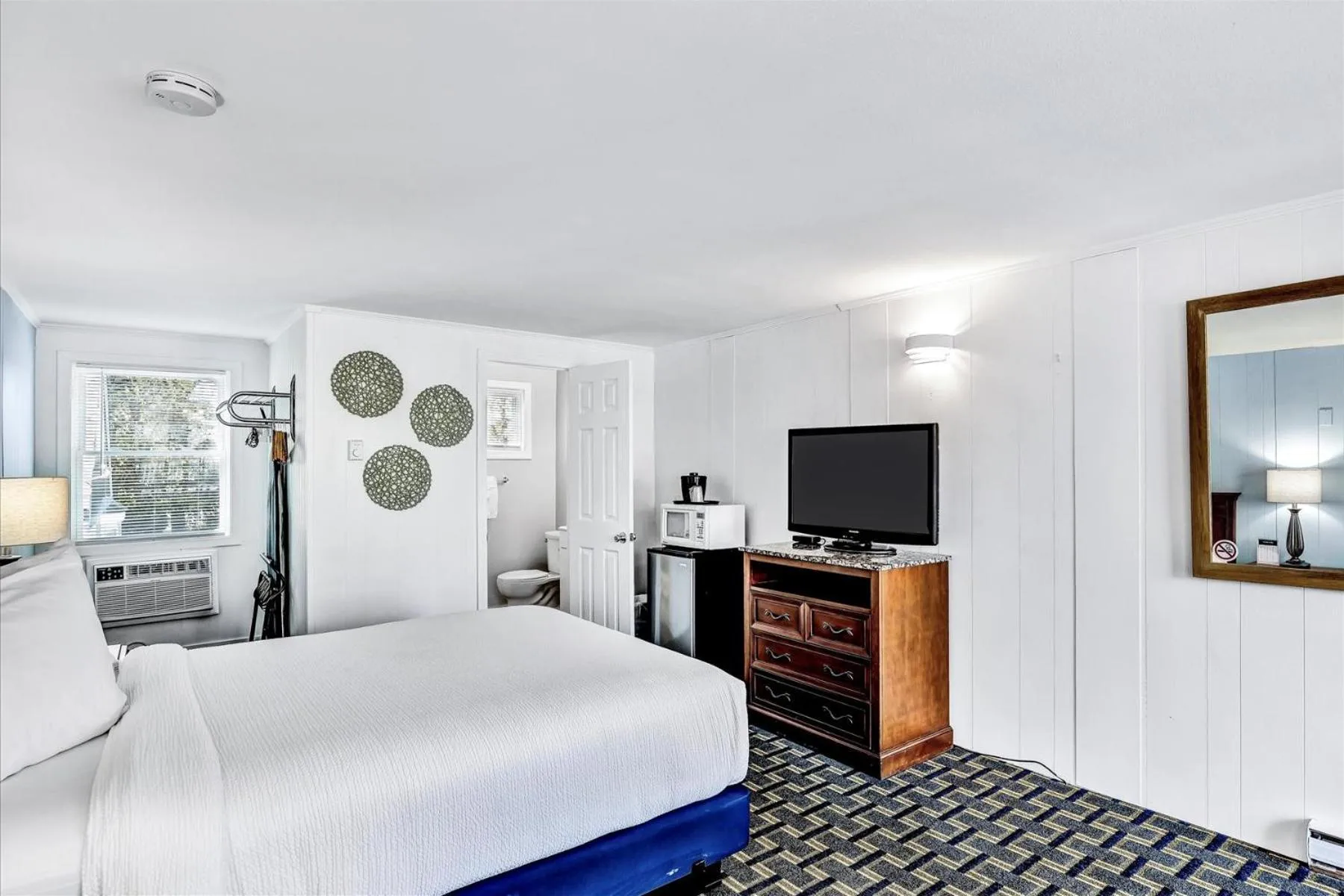 Photo of the whole room, Bed in Ocean Breeze Motel