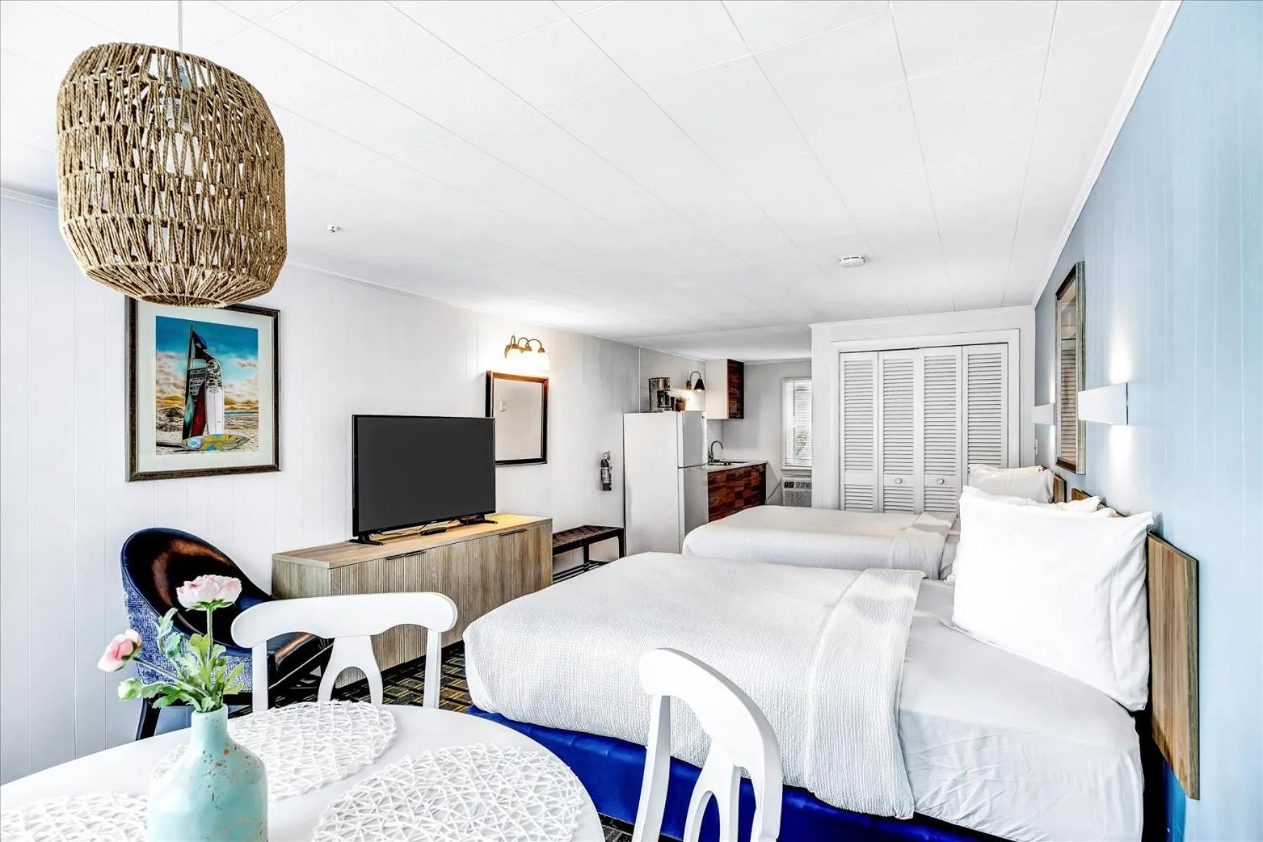 Kitchen or kitchenette, Bed in Ocean Breeze Motel