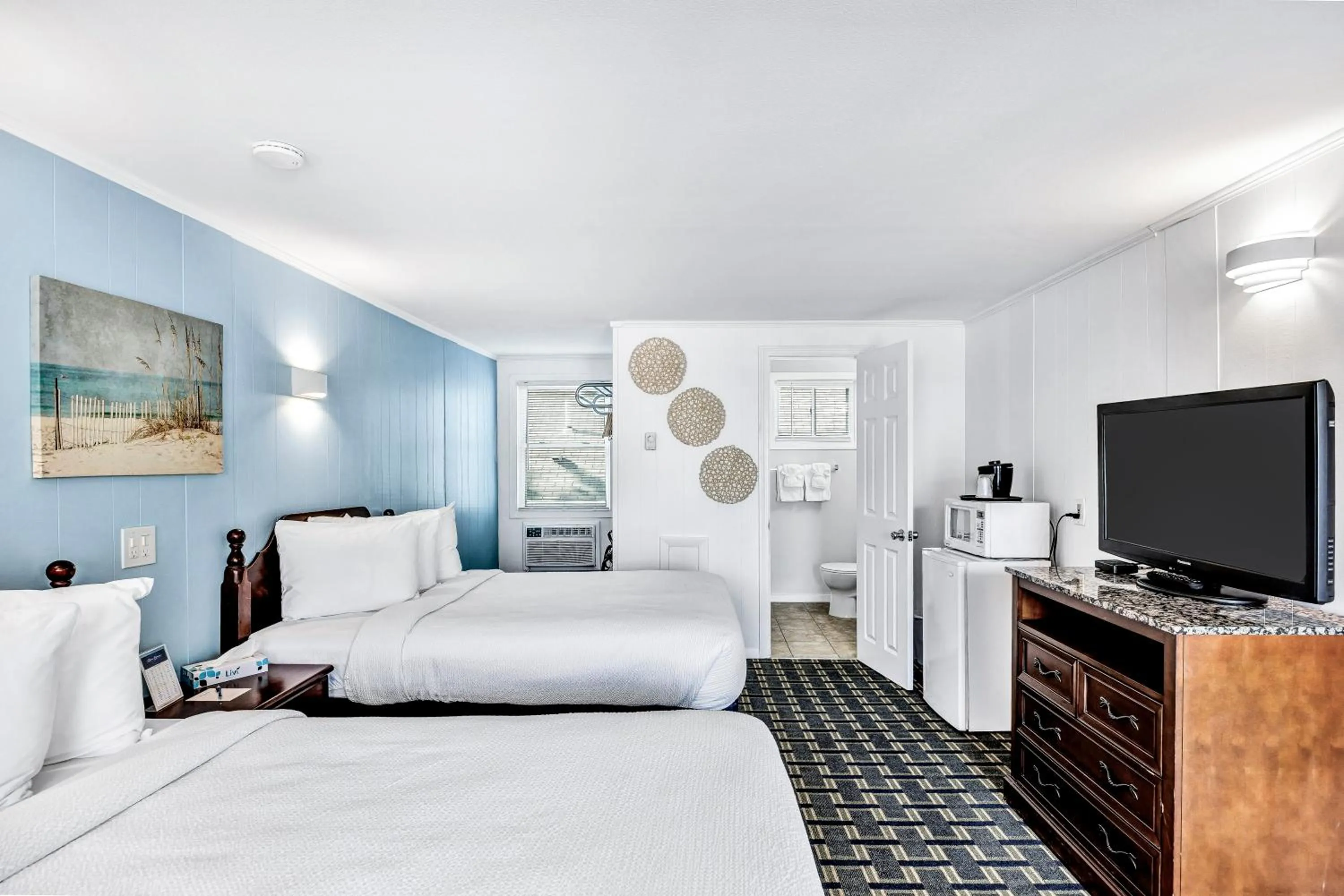 Photo of the whole room, Bed in Ocean Breeze Motel