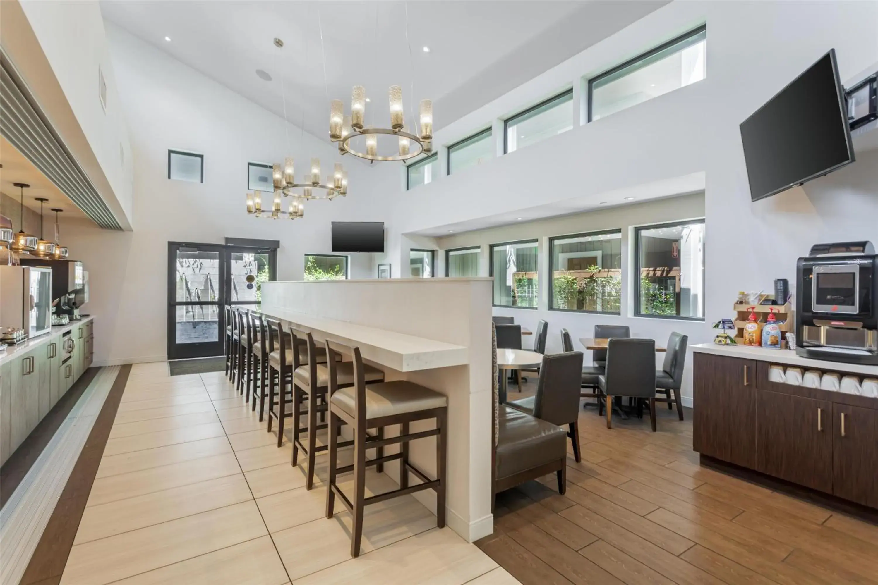 Breakfast in Best Western Plus Stevenson Manor Breakfast in Best Western Plus Stevenson Manor