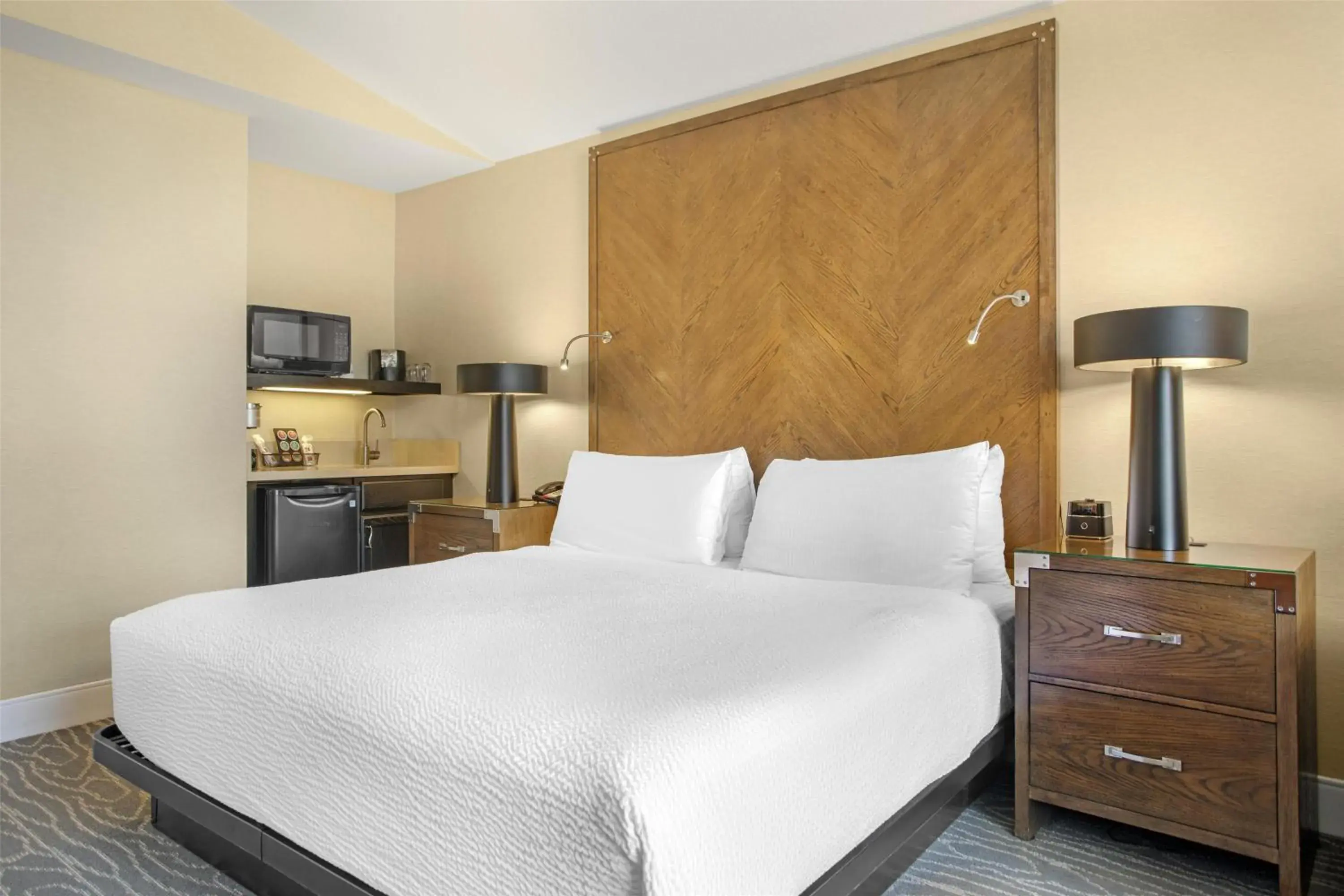 Photo of the whole room, Bed in Best Western Plus Stevenson Manor Photo of the whole room, Bed in Best Western Plus Stevenson Manor