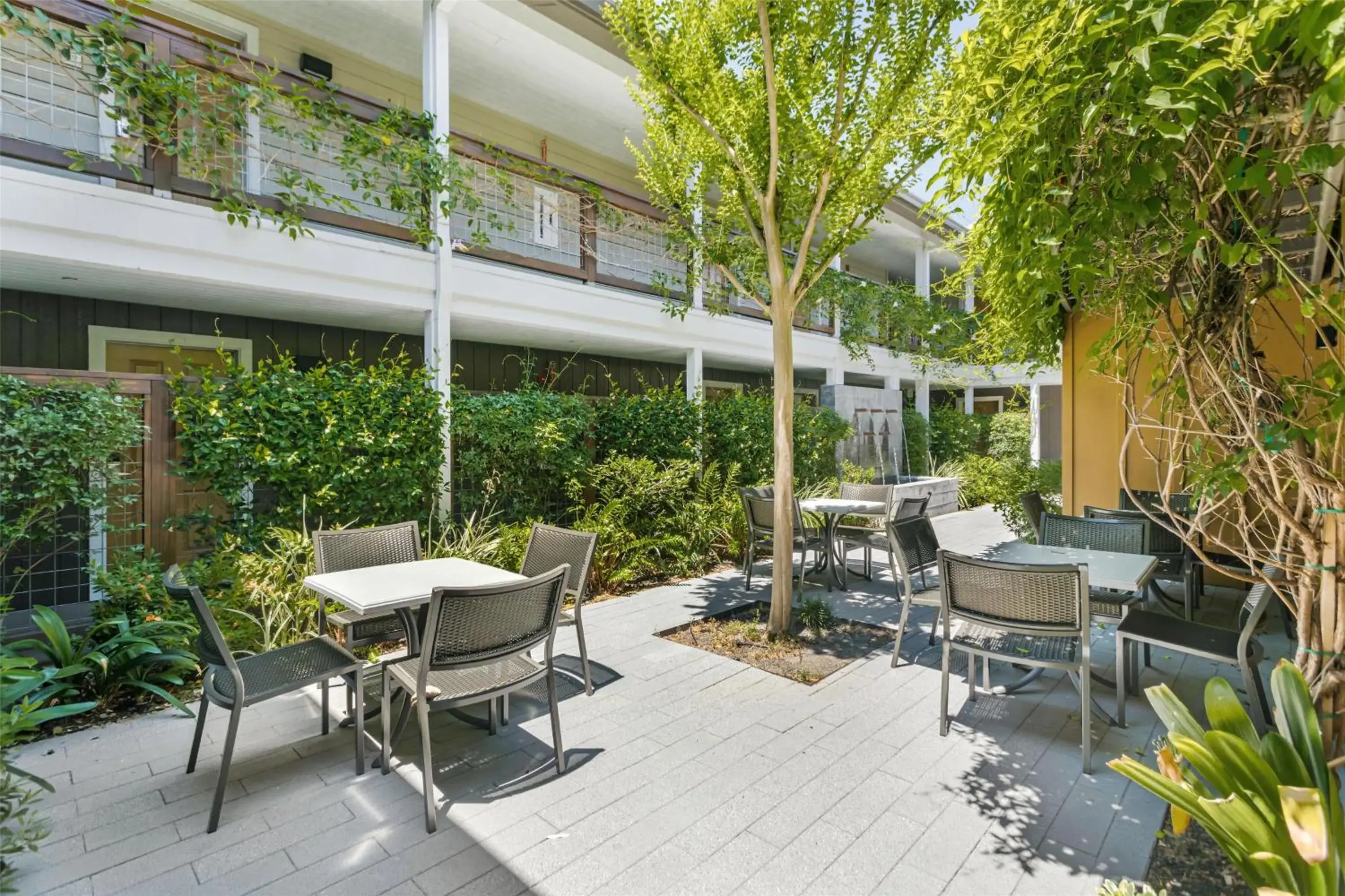 Property building in Best Western Plus Stevenson Manor Property building in Best Western Plus Stevenson Manor