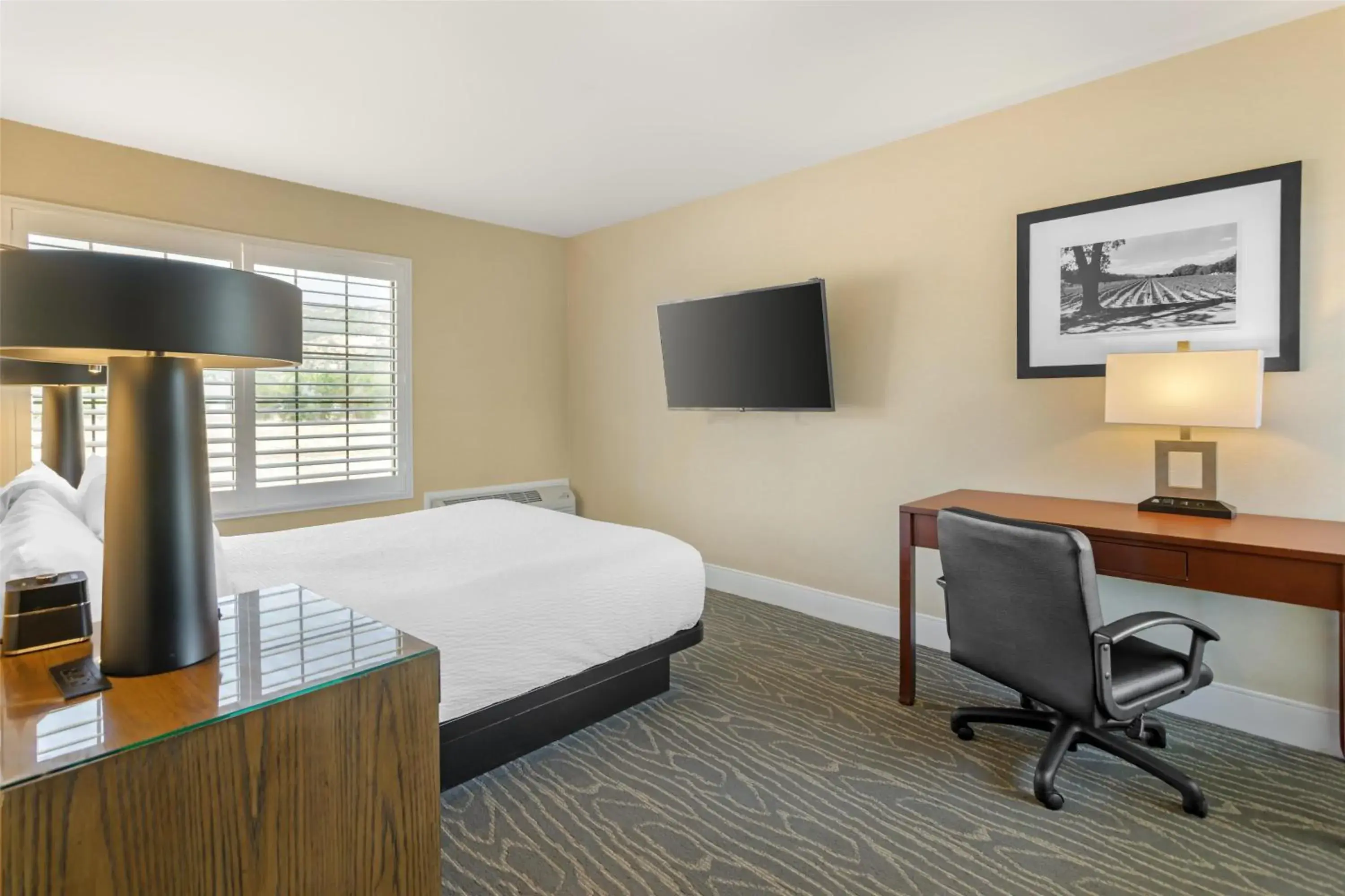 Queen Room - Non-Smoking in Best Western Plus Stevenson Manor Queen Room - Non-Smoking in Best Western Plus Stevenson Manor