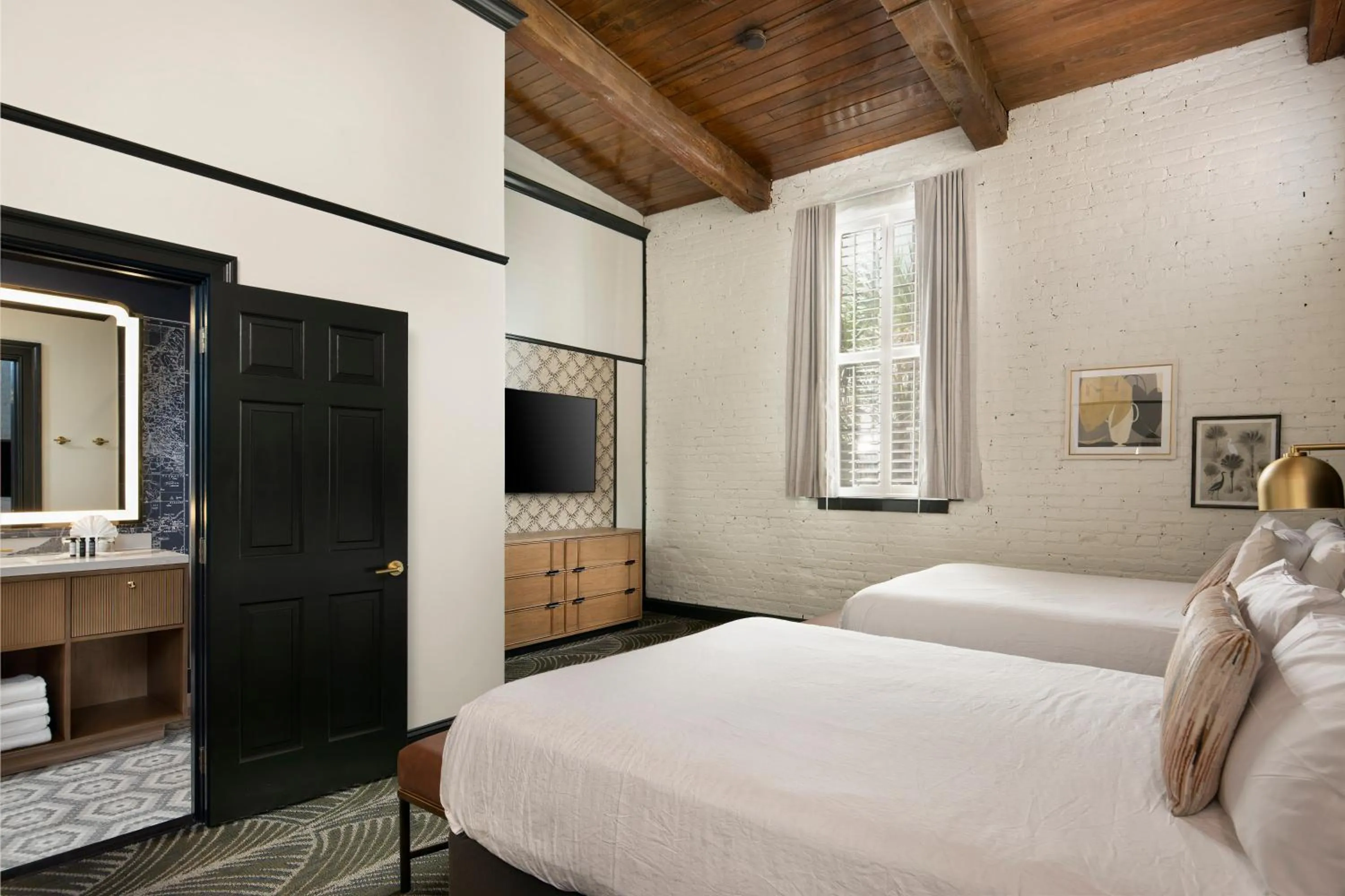 Communal lounge/ TV room, Bed in The Ansonborough