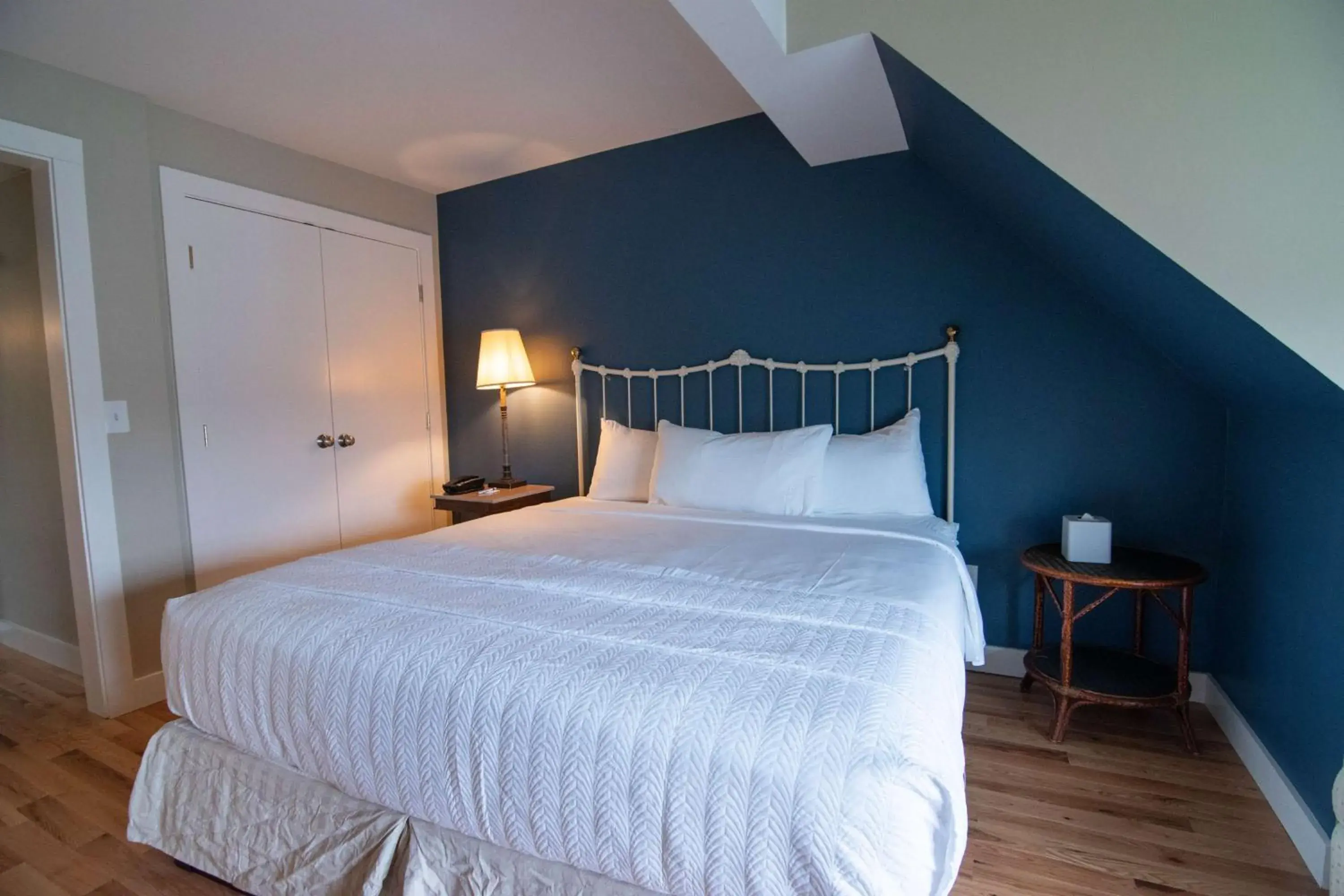 Bedroom, Bed in The Beach House Inn Bedroom, Bed in The Beach House Inn