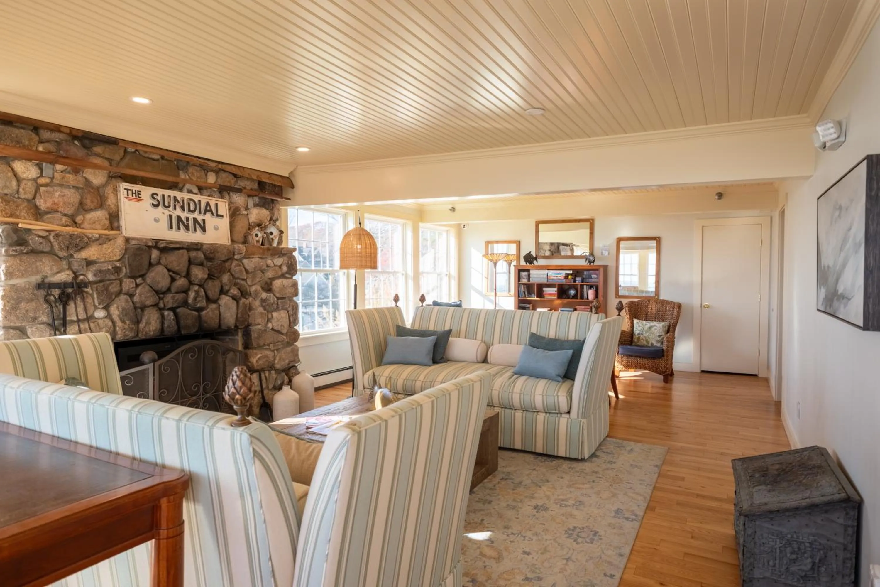 Communal lounge/ TV room in The Beach House Inn