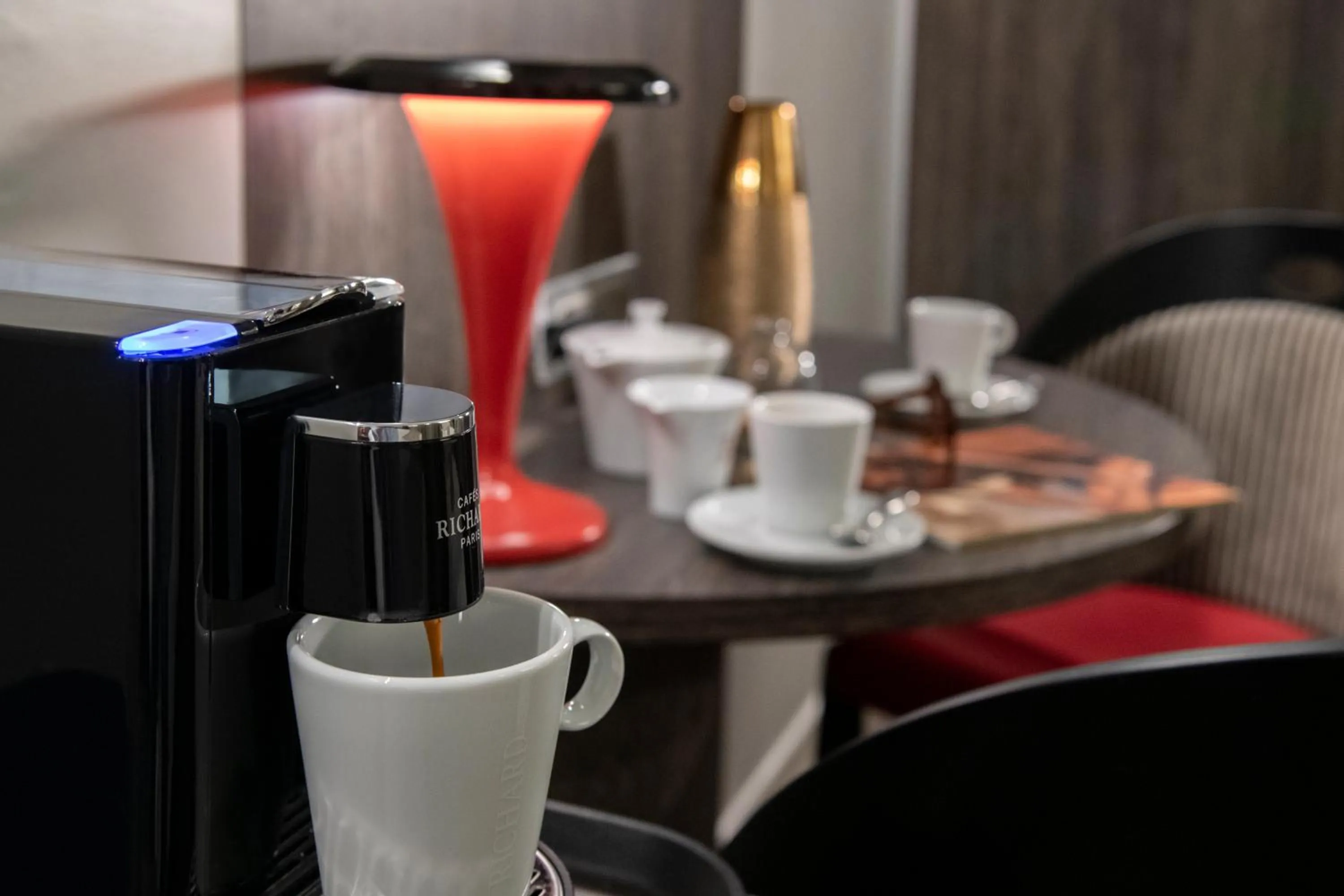 Coffee/tea facilities in Best Western Premier Le Patio des Artistes Wellness Jacuzzi