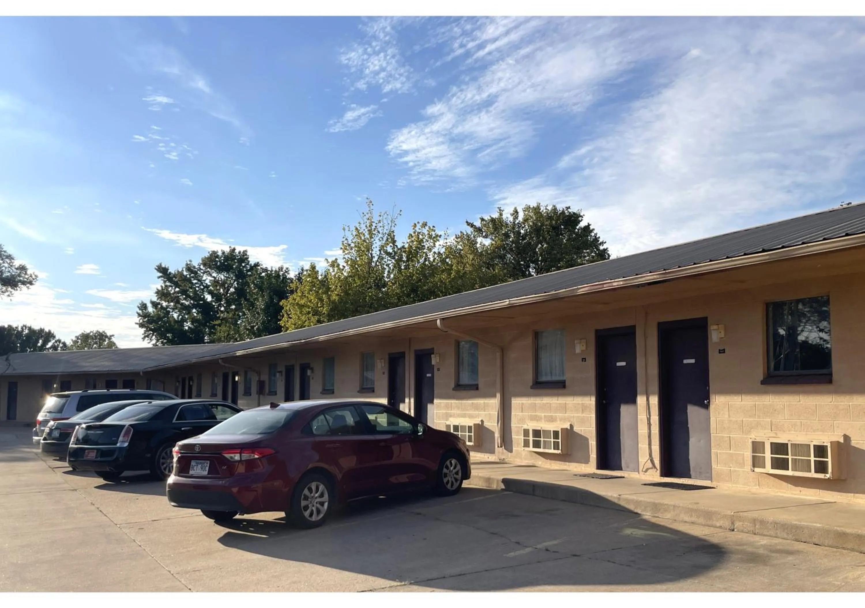 Parking in Skyline Motel Bartlesville Hwy 75