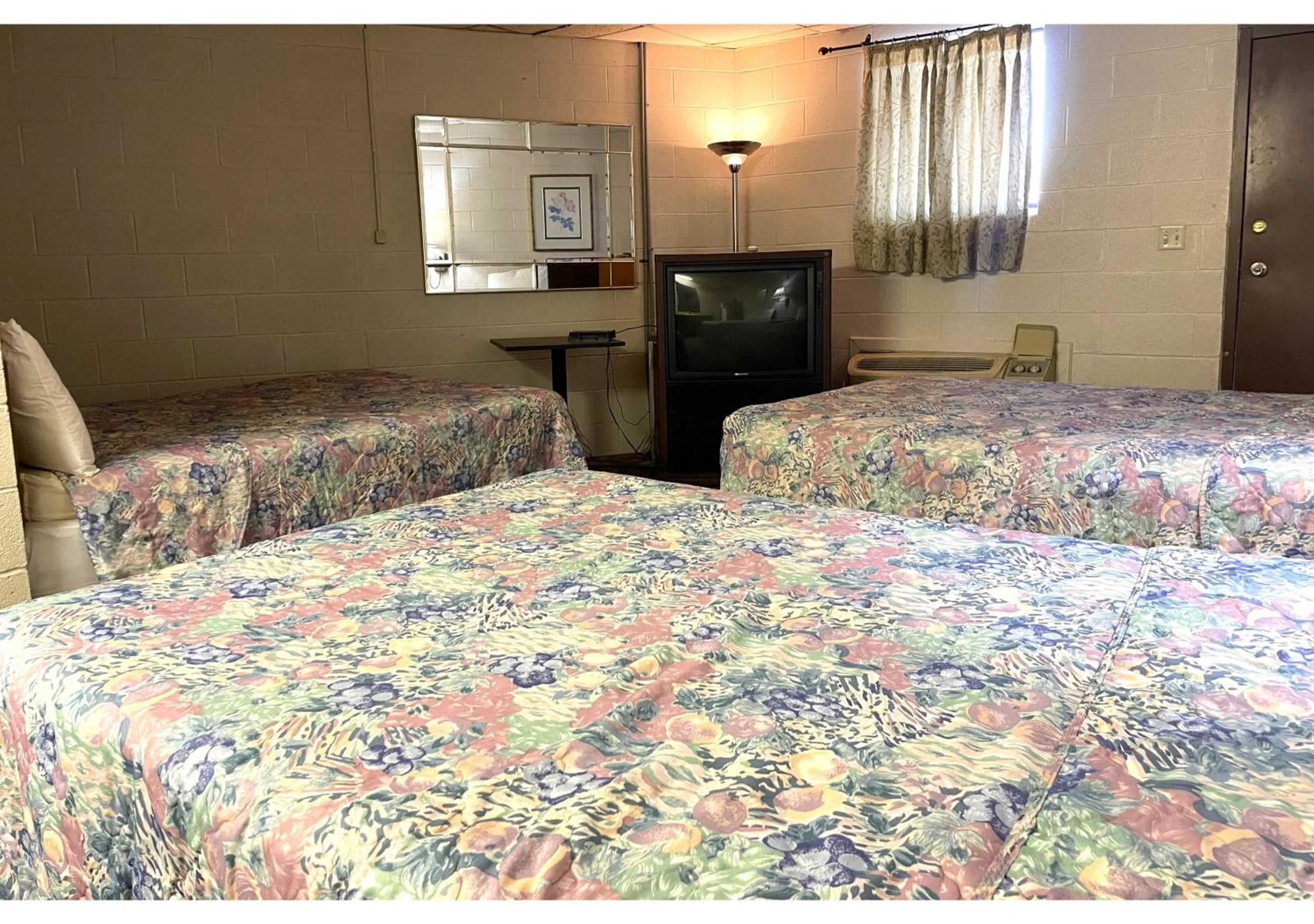 Bedroom, Bed in Skyline Motel Bartlesville Hwy 75