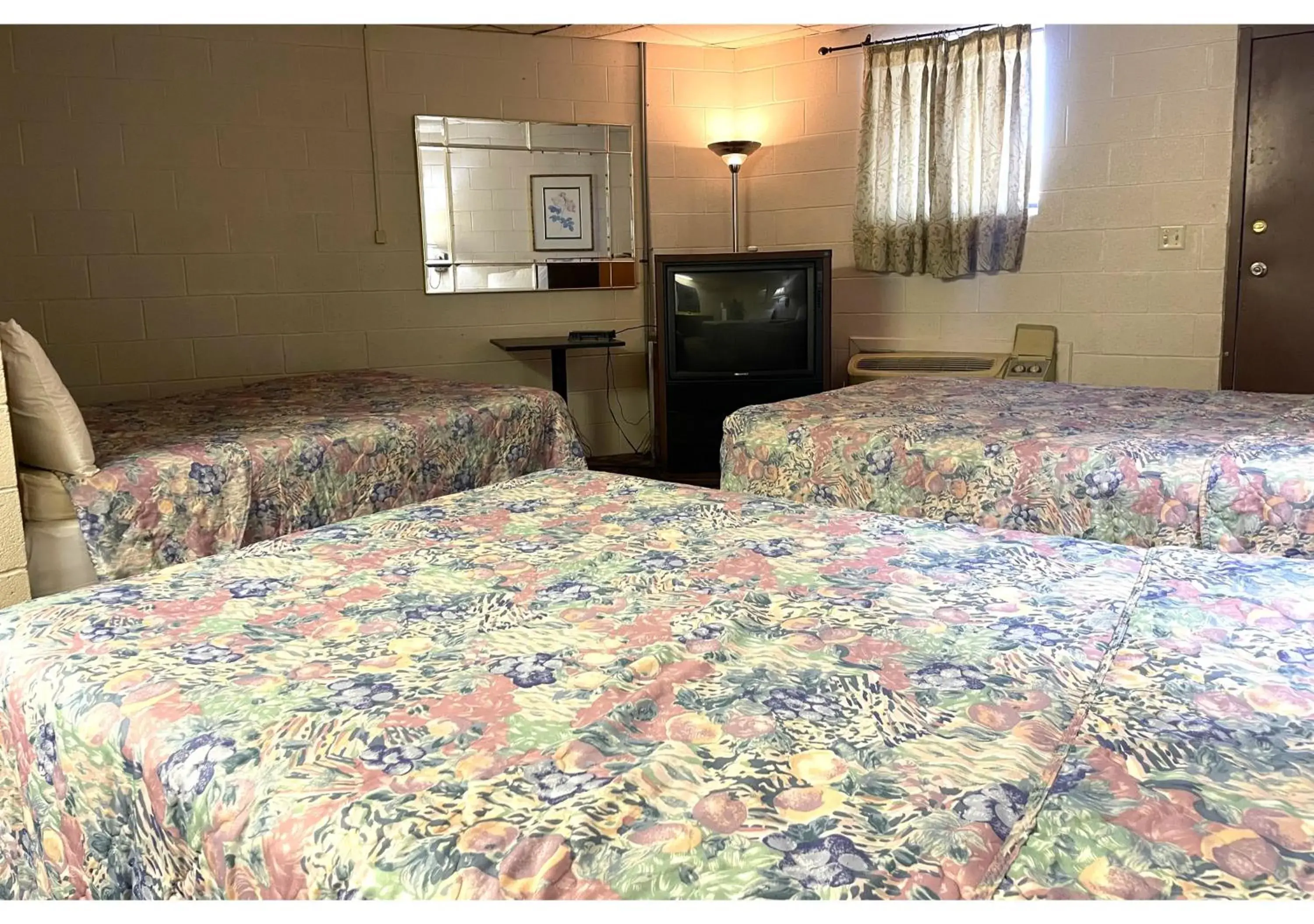 3 Full Bed Smoking in Skyline Motel Bartlesville Hwy 75 3 Full Bed Smoking in Skyline Motel Bartlesville Hwy 75