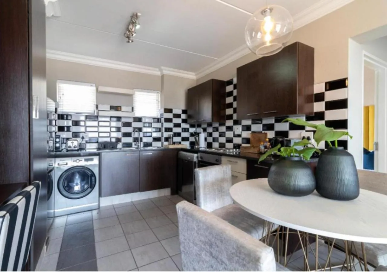 Kitchen or kitchenette in The Steynview Apartment - Fourways Sandton