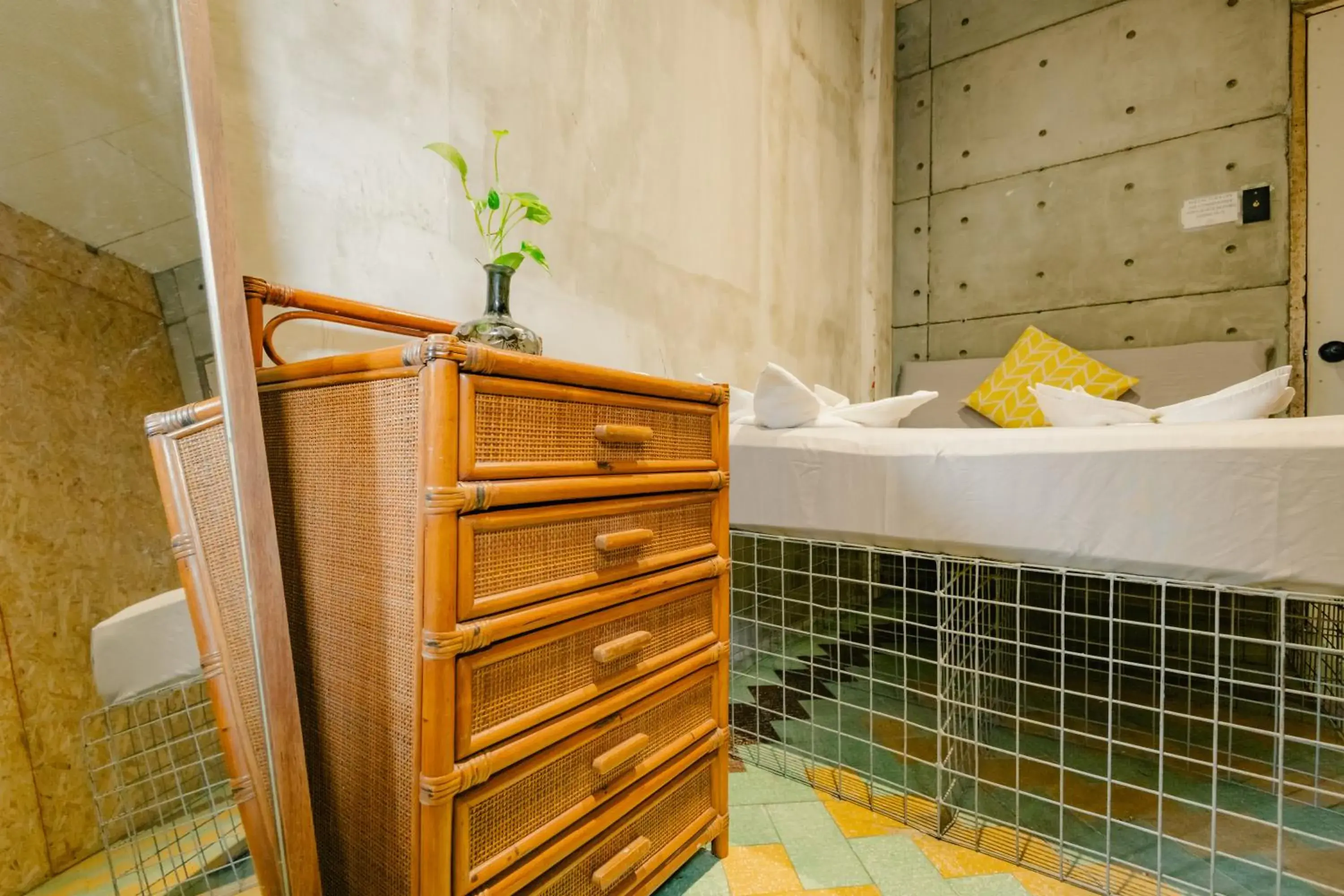 Small Double Room in The Flying Fish Hostel Cebu Small Double Room in The Flying Fish Hostel Cebu