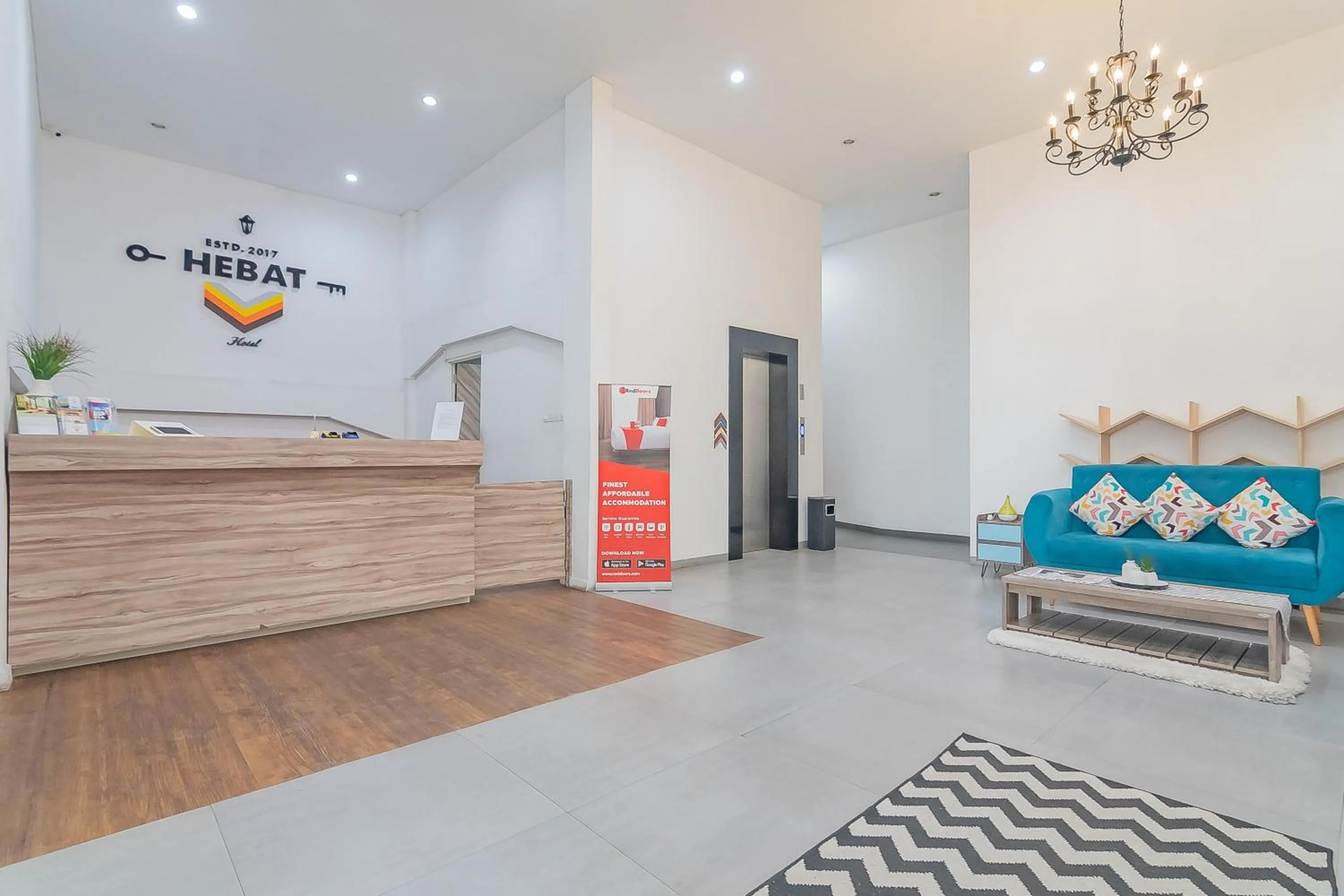 RedDoorz Premium @ Hotel Hebat