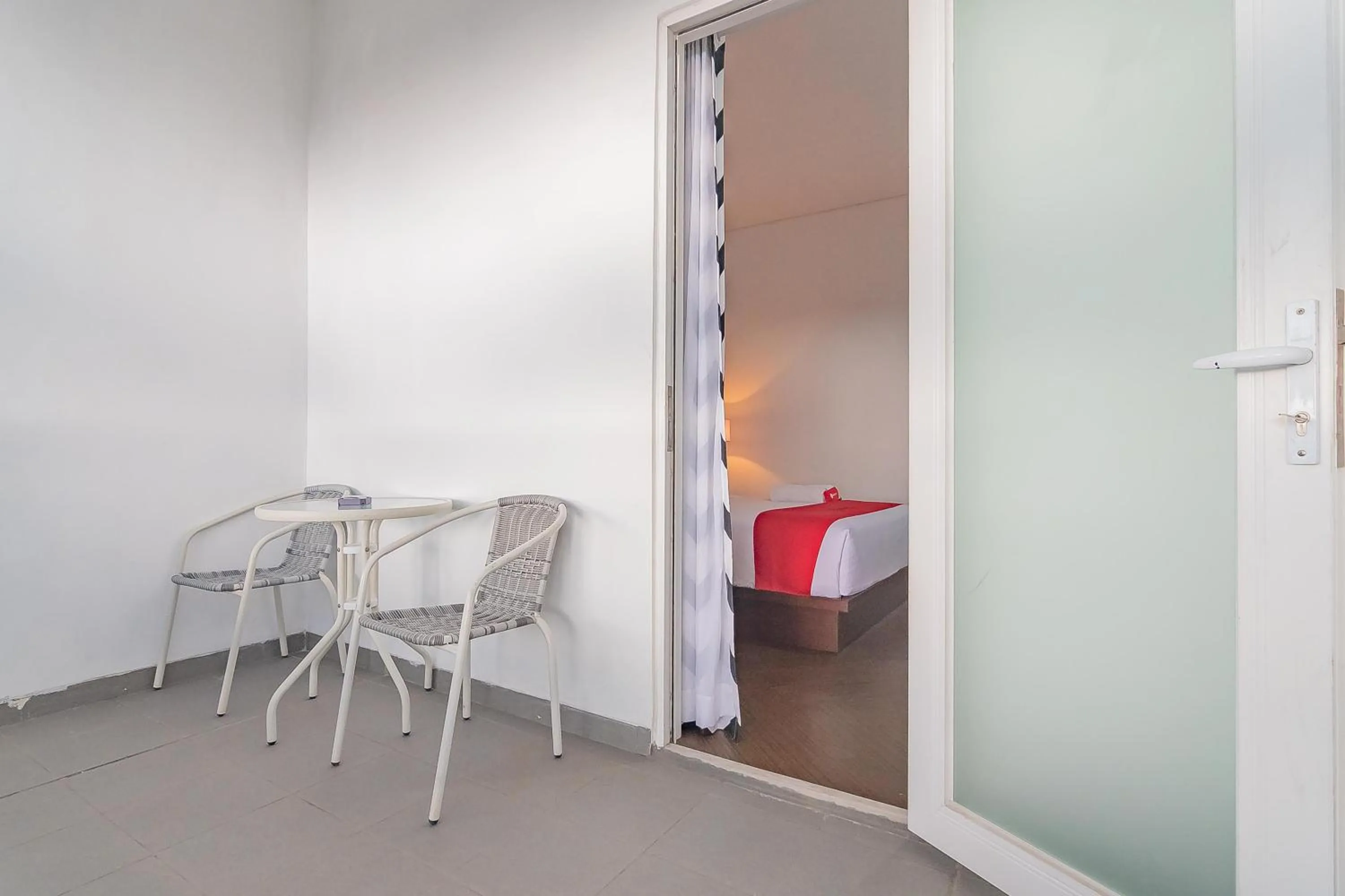 RedDoorz Premium @ Hotel Hebat