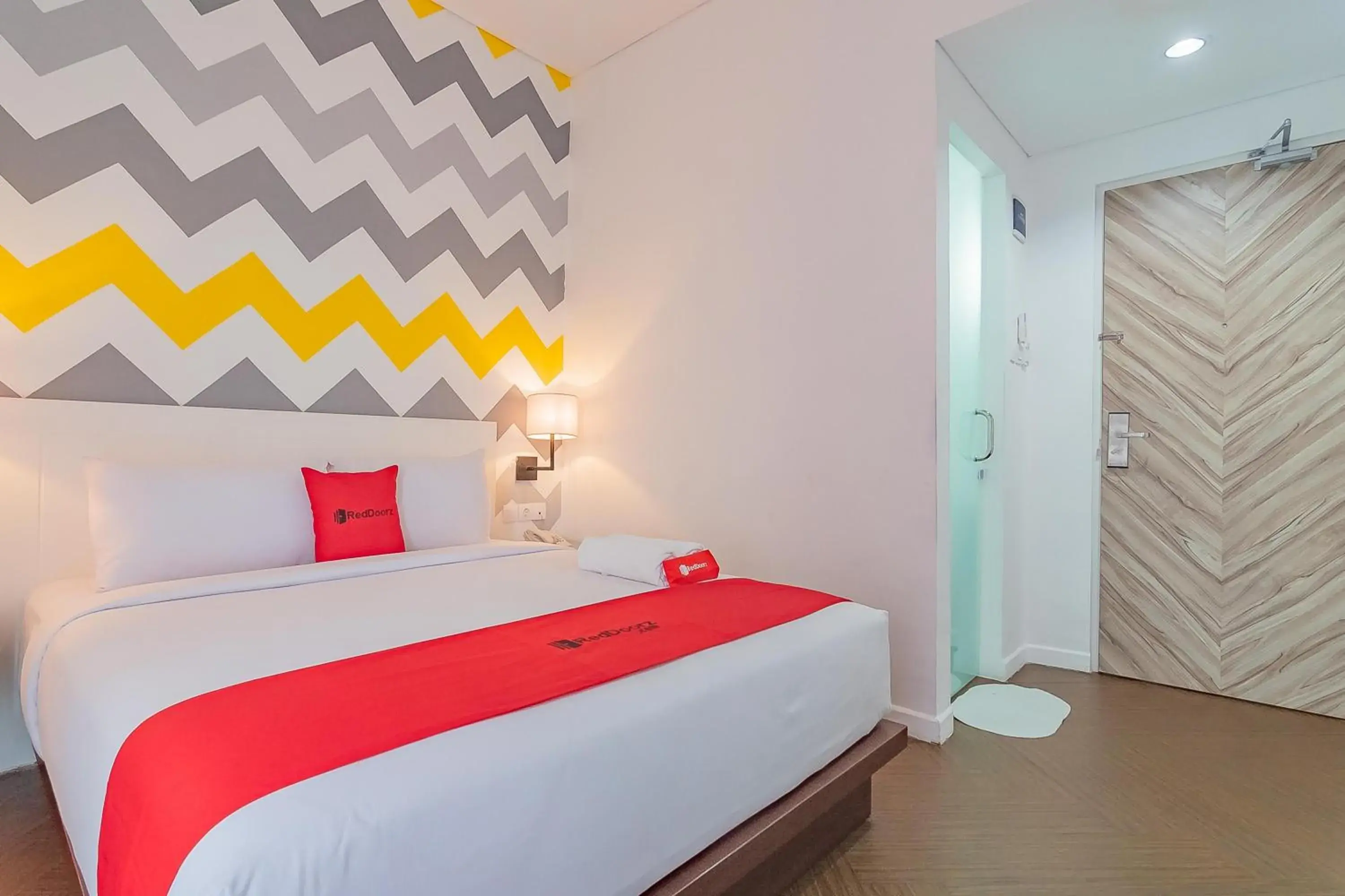 Bed in RedDoorz Premium @ Hotel Hebat Bed in RedDoorz Premium @ Hotel Hebat