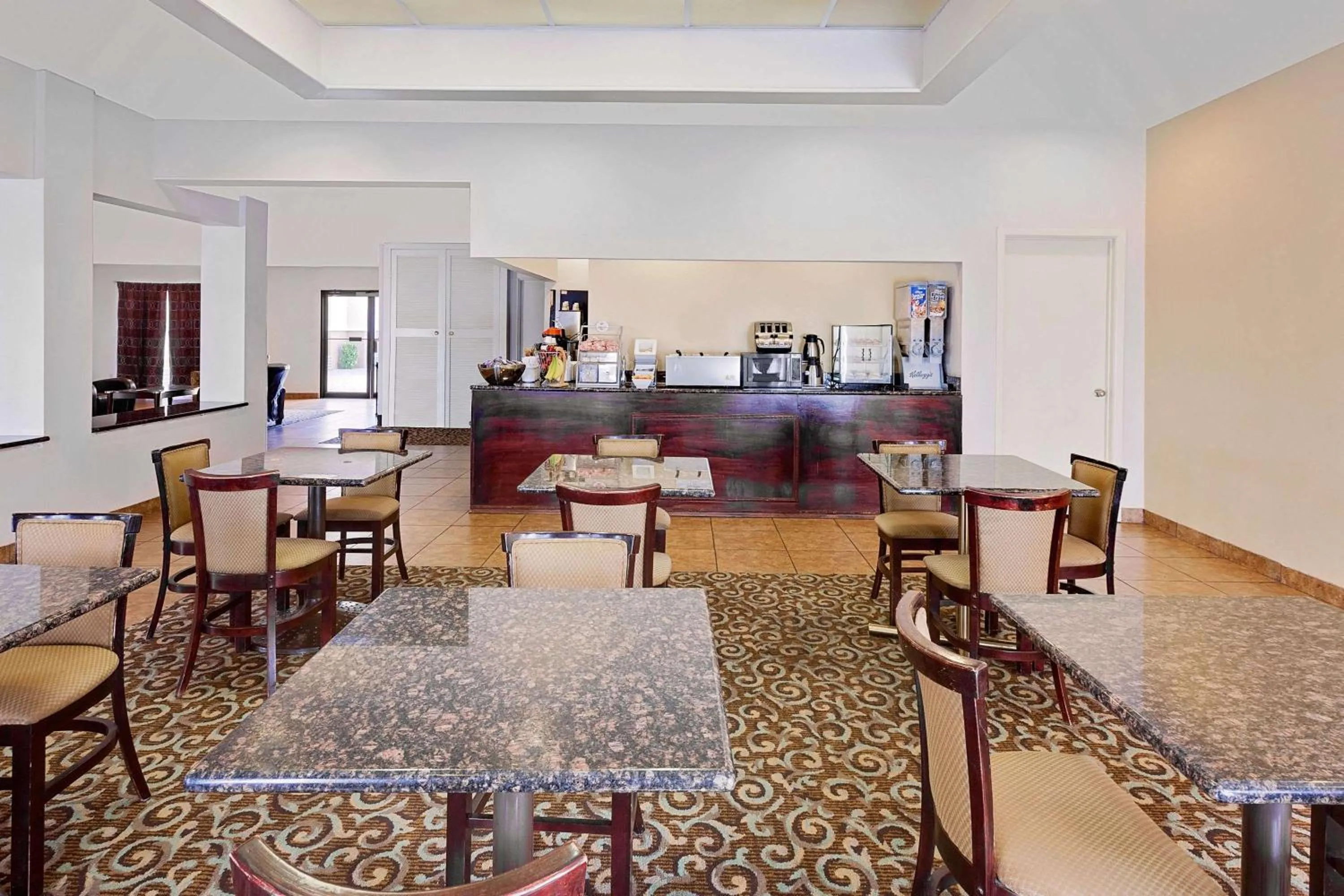 Restaurant/places to eat in Super 8 by Wyndham Plainview