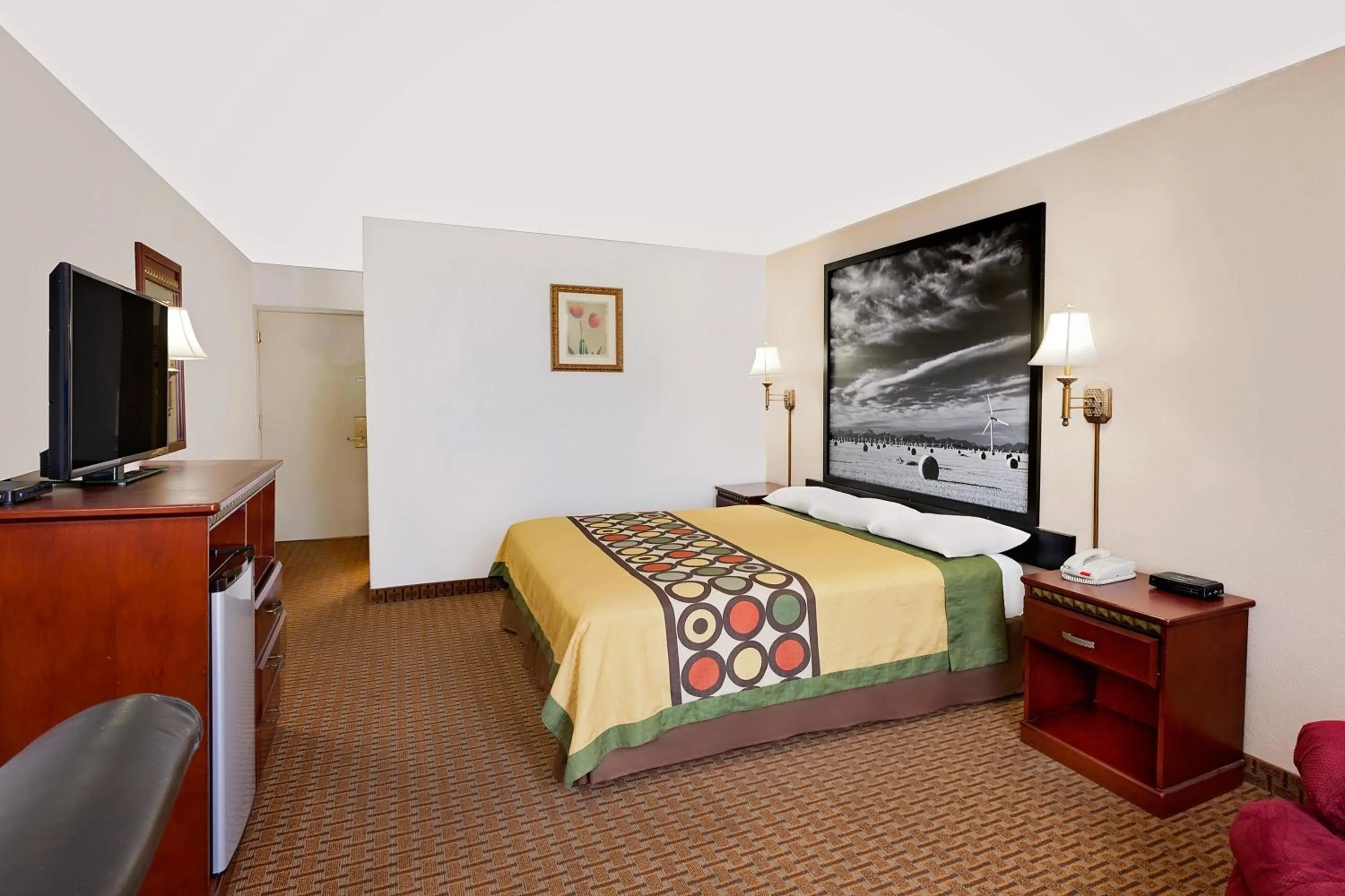 Bedroom, Bed in Super 8 by Wyndham Plainview