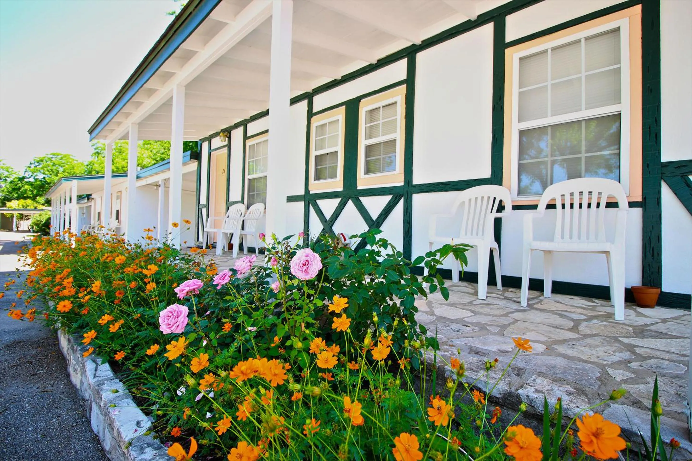Facade/entrance in Peach Tree Inn & Suites