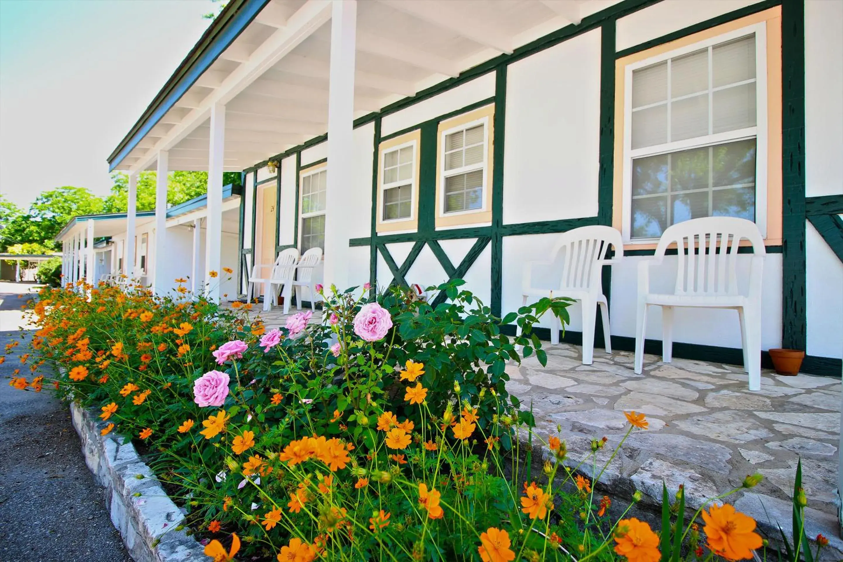 Facade/entrance in Peach Tree Inn & Suites Facade/entrance in Peach Tree Inn & Suites