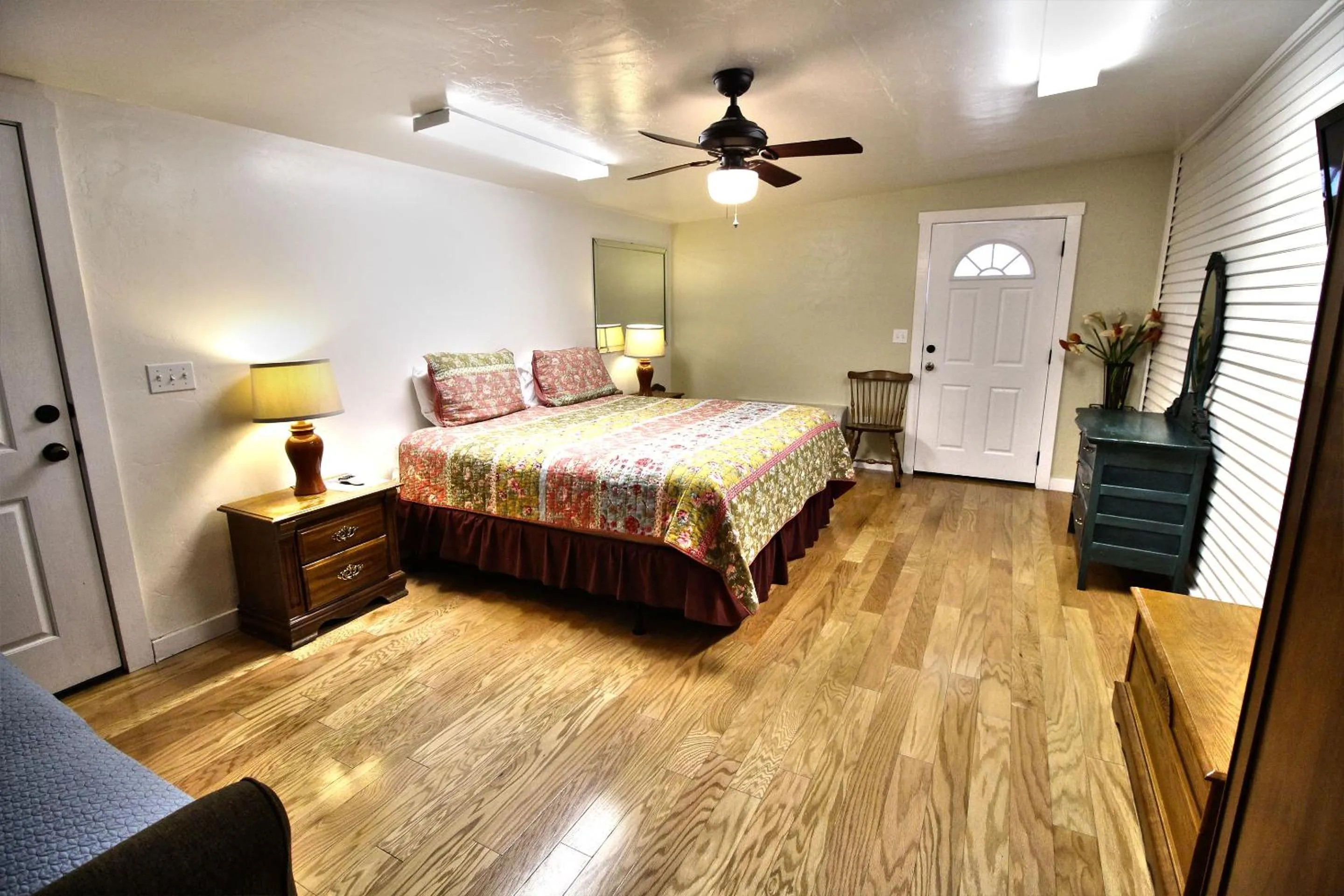 Bedroom, Bed in Peach Tree Inn & Suites