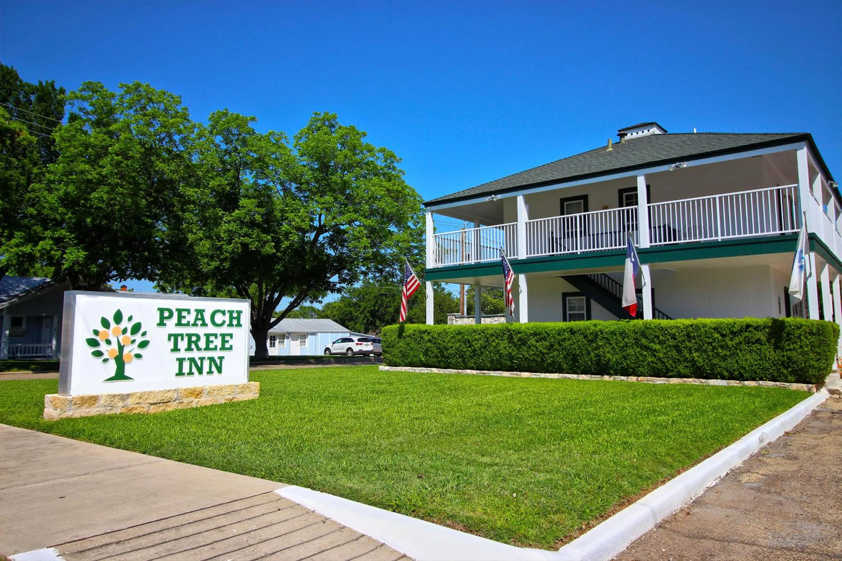 Facade/entrance in Peach Tree Inn & Suites