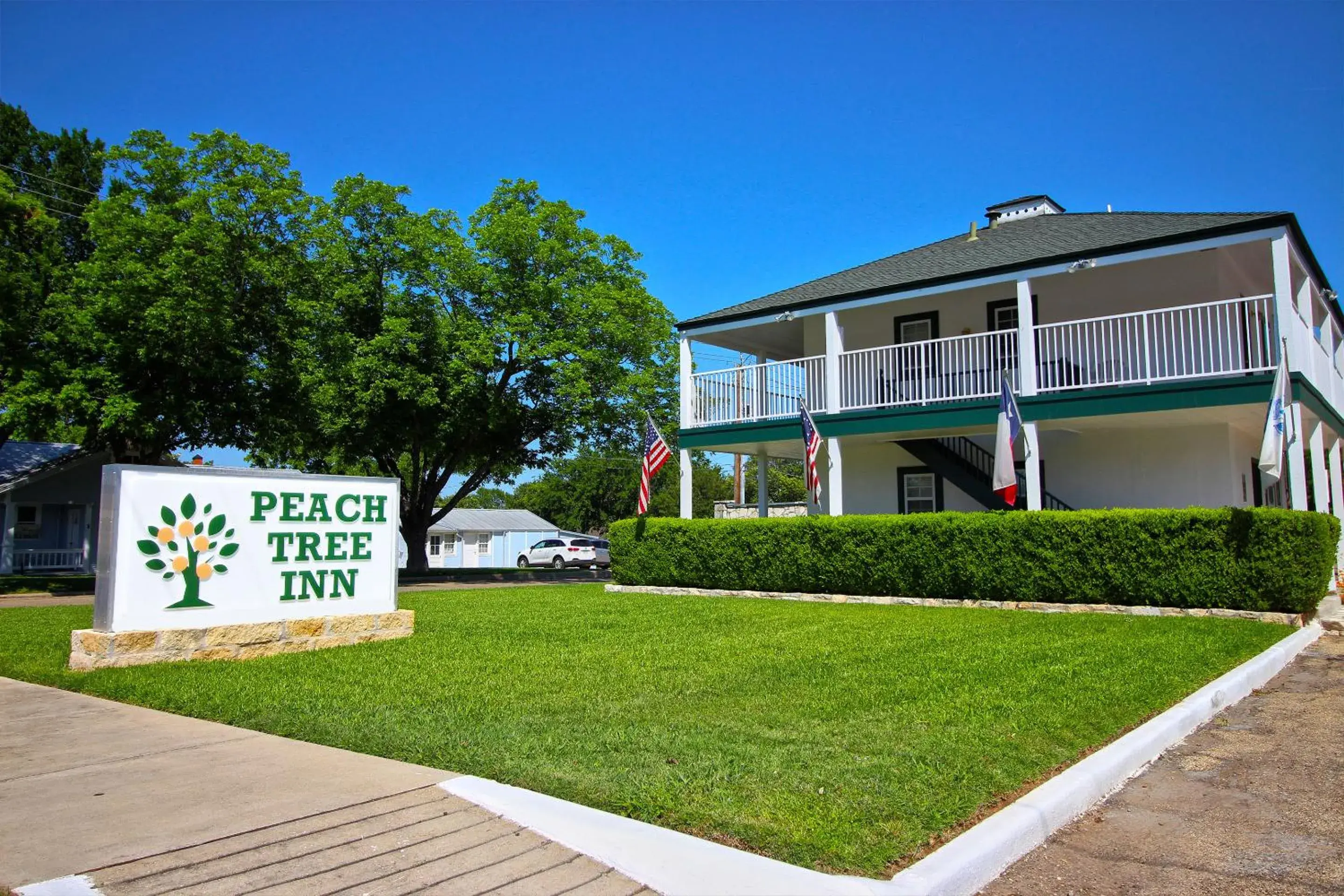 Facade/entrance in Peach Tree Inn & Suites Facade/entrance in Peach Tree Inn & Suites