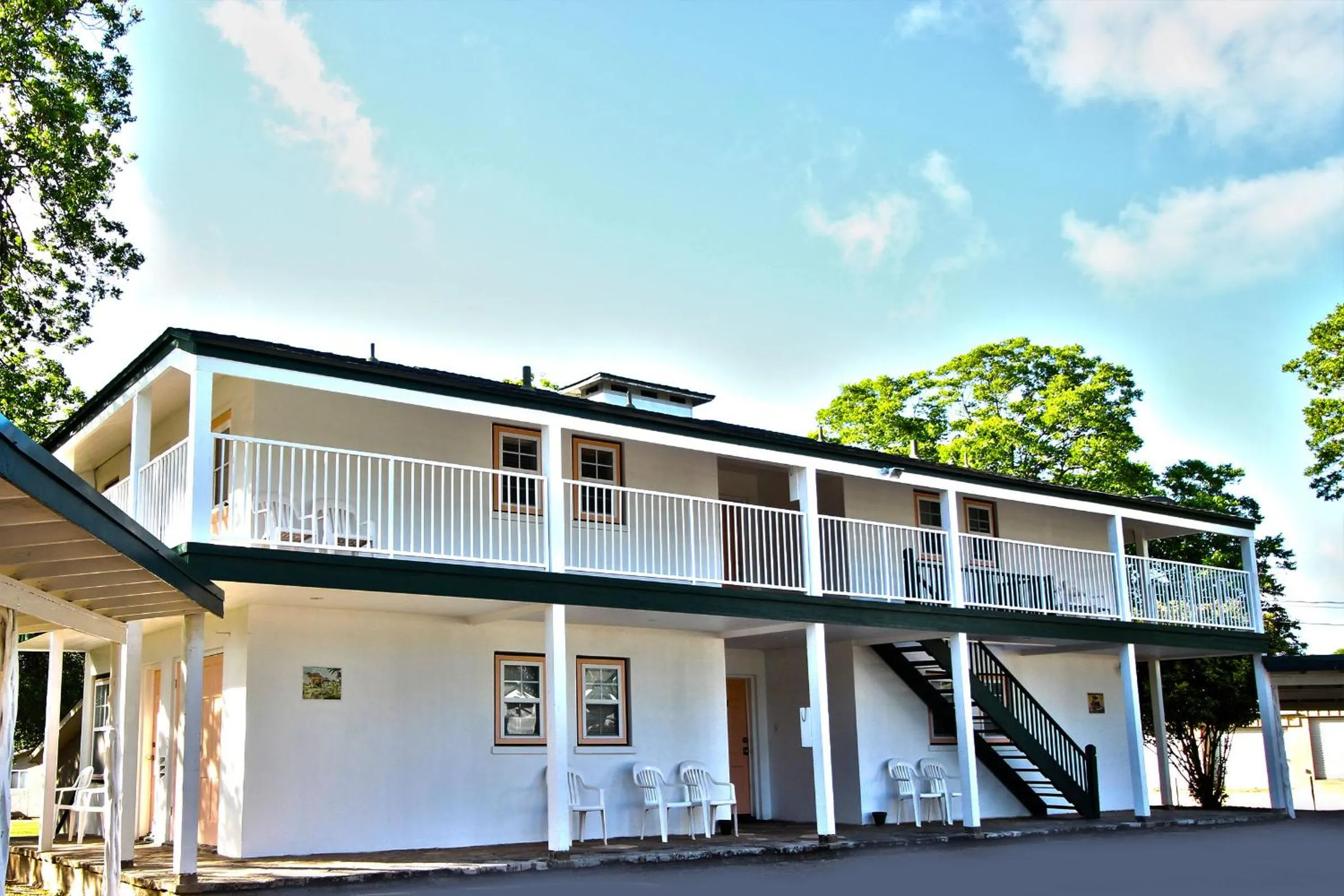 Facade/entrance in Peach Tree Inn & Suites